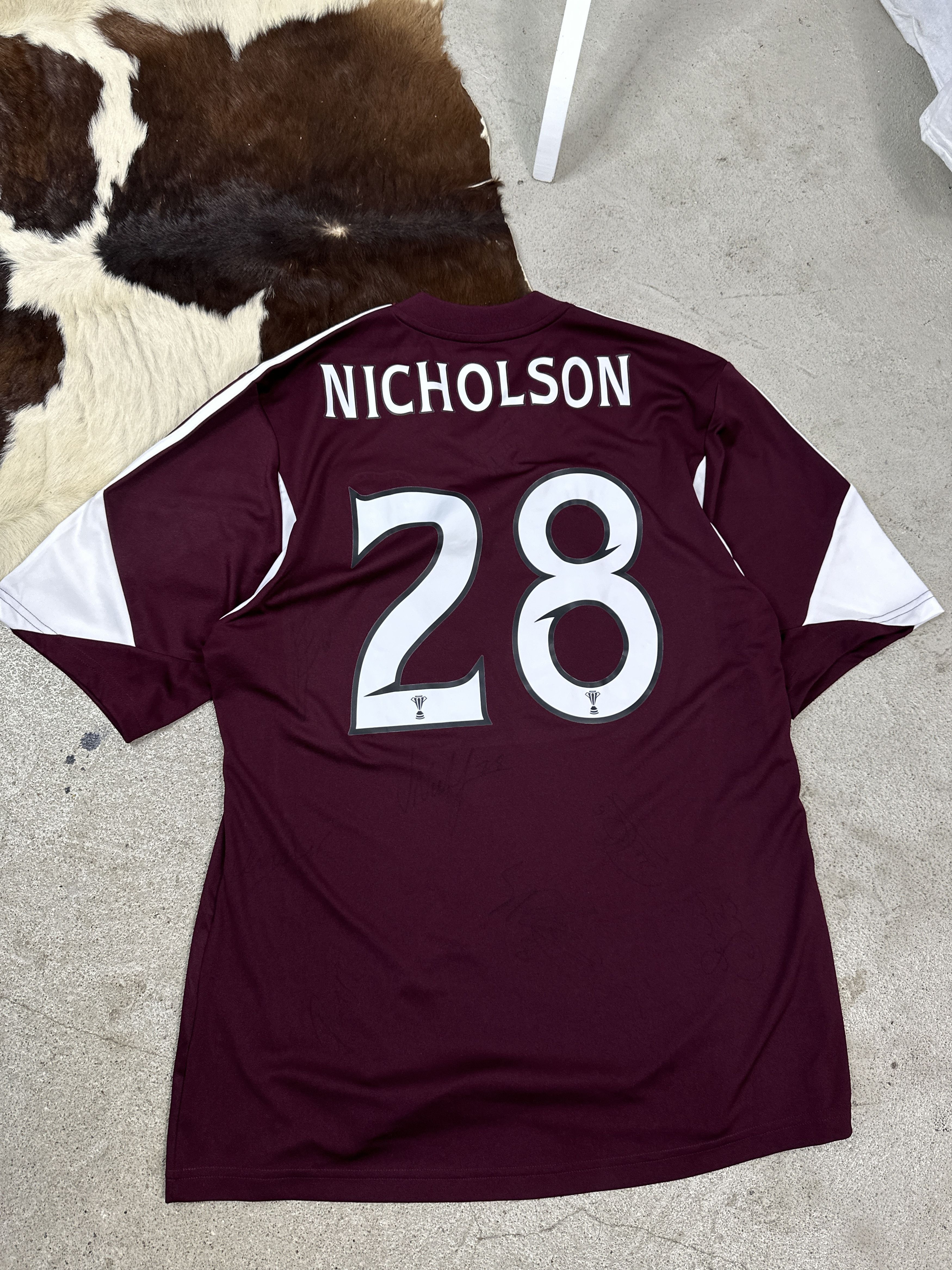 Adidas × Vintage Jersey Adidas 12/13 Hearts Home Autographed Size US L / EU 52-54 / 3 - 6 Thumbnail