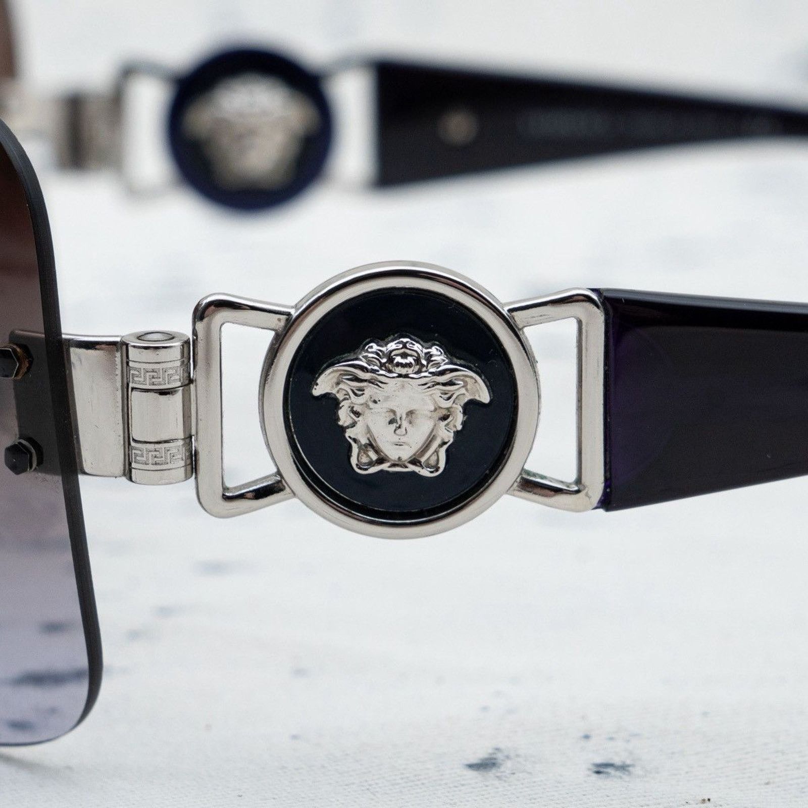 Versace × Vintage Vintage versace medusa logo gradient brown shield sunglasses Size ONE SIZE - 8 Thumbnail