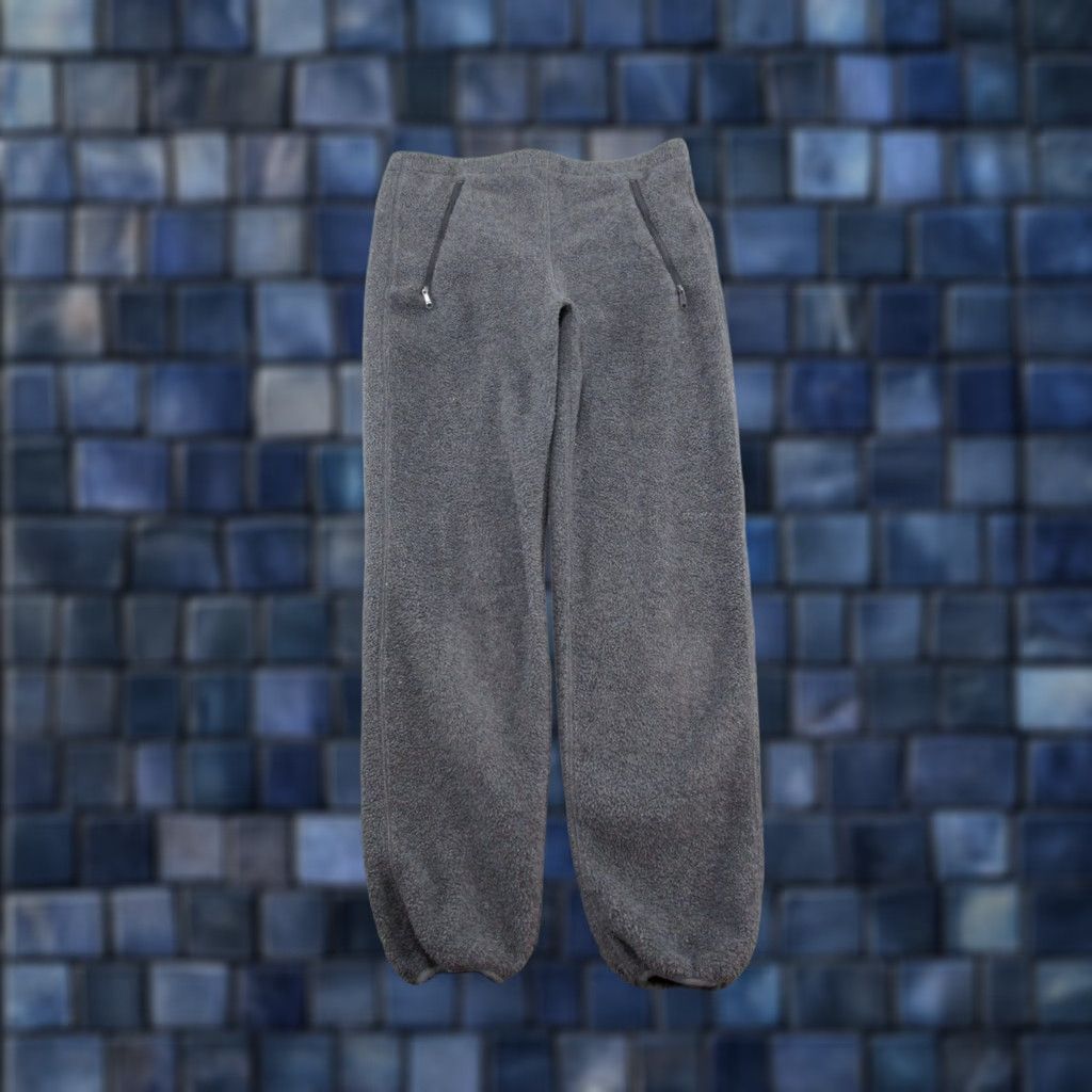 Patagonia VINTAGE Patagonia Sweatpants Pants Men S Gray Fleece Polyester 25681 USA Zip Back Pocket Pockets Hiking Winter Fall Spring USA Mens Size US 29 - 1 Thumbnail
