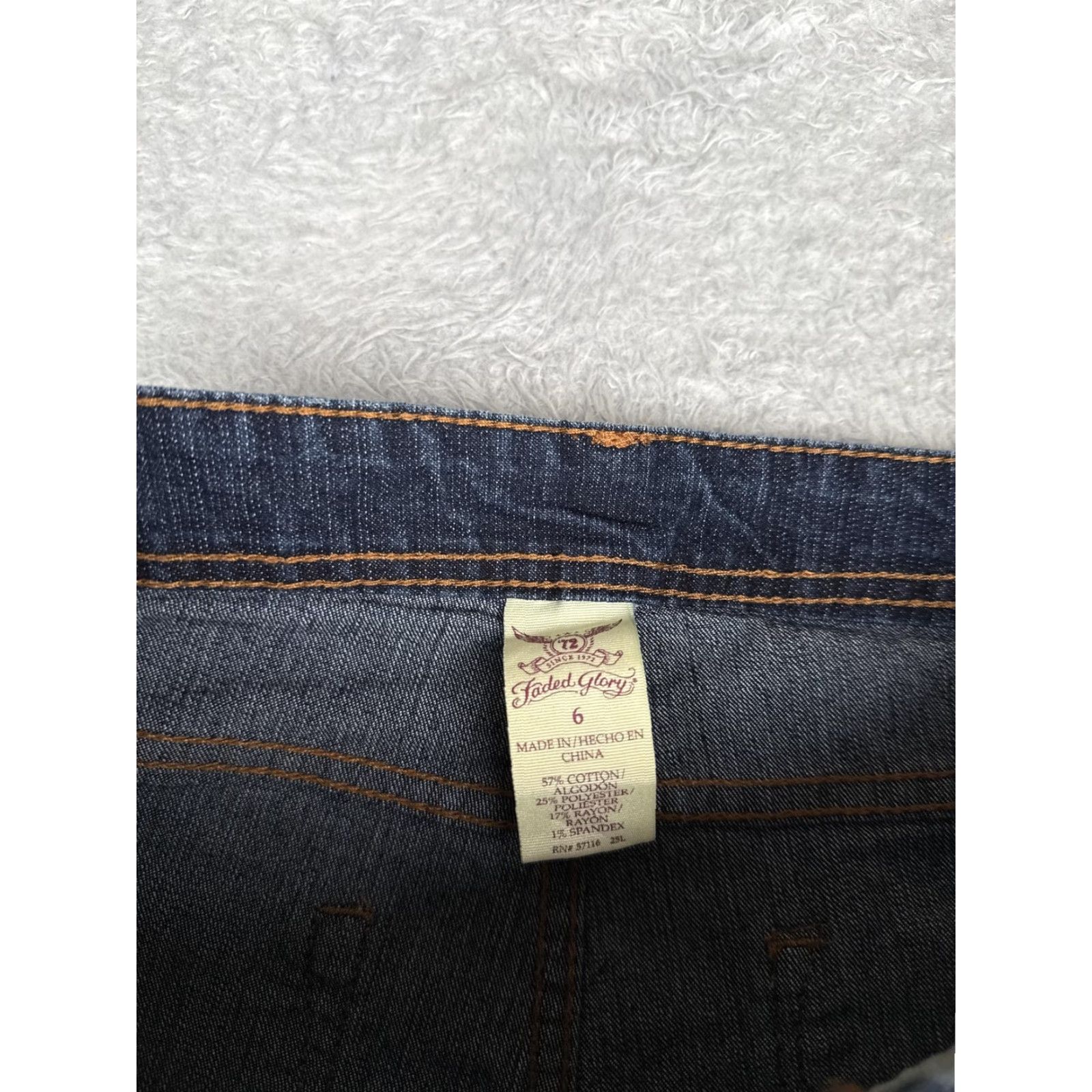 Faded Glory Faded Glory Womens Capri Jeans Blue Medium Wash Low Rise Cuffed Stretch 28x20 6 Regular 5-Pocket Denim Slim Fit Sh Size 28" / US 6 / IT 42 - 6 Thumbnail