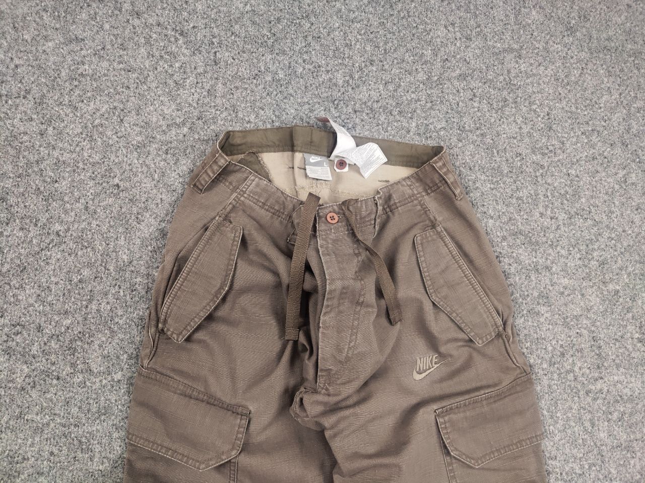 Nike Vintage Nike Cargo Canvas Baggy Beige Logo Shorts Y2K Style Size US 34 / EU 50 - 4 Thumbnail