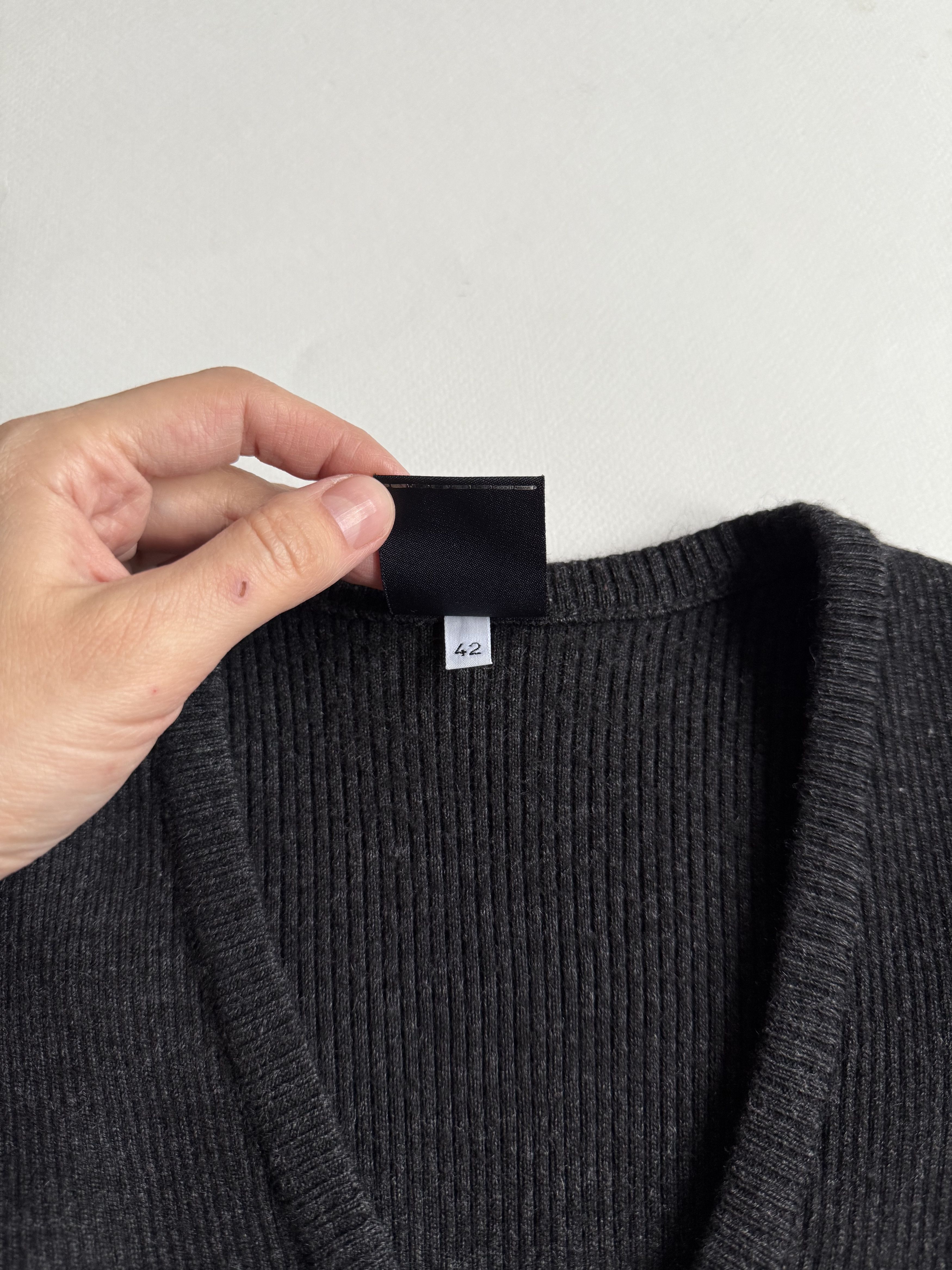Dolce & Gabbana Women's y2k Dolce & Gabbana Wool Knit V-neck Sweater S-M Size S / US 4 / IT 40 - 4 Thumbnail