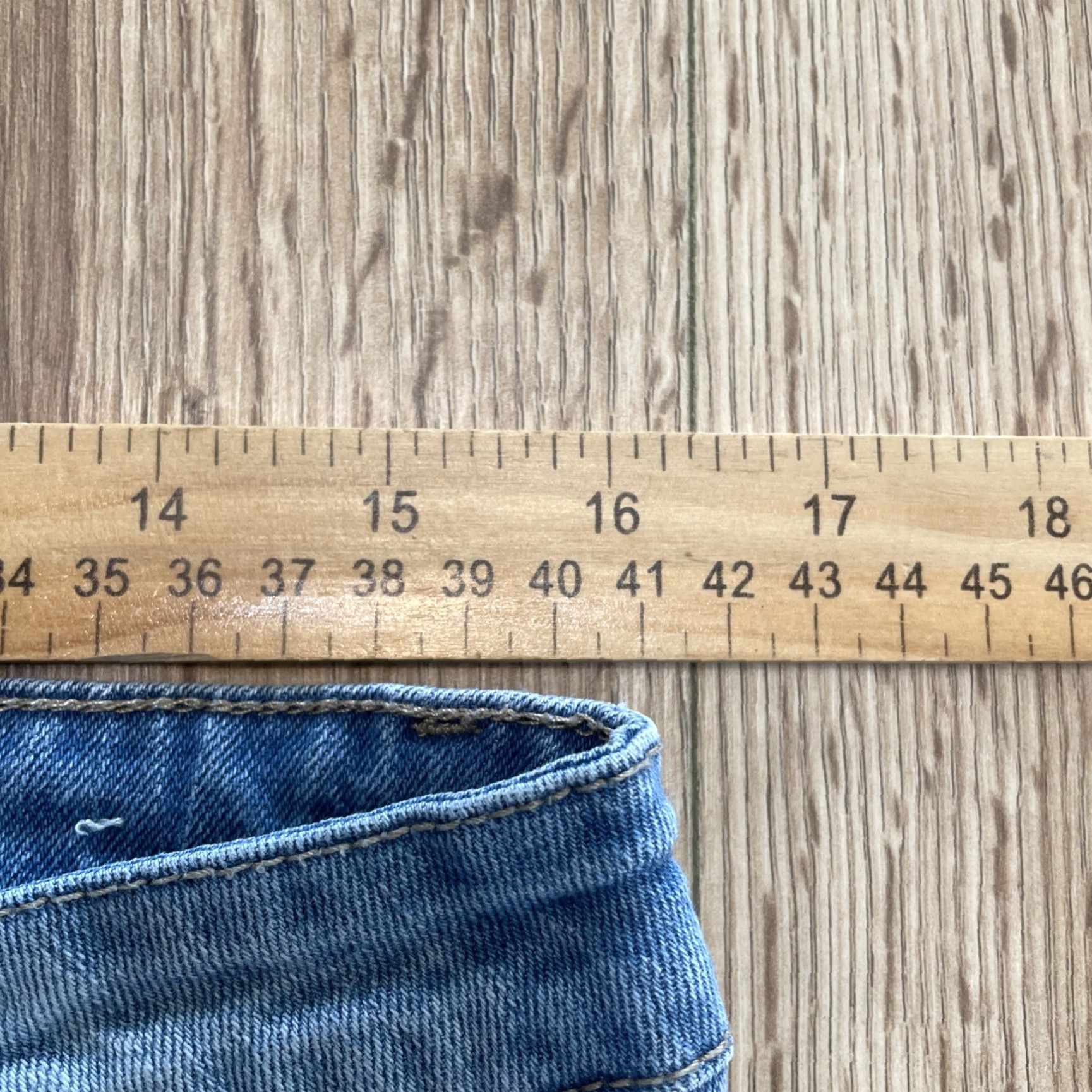Denime V.I.P Women's Denim Capris Size 11/12 Light Wash Stretch Distressed Jean-Cut Off Shorts Size 32" / US 10 / IT 46 - 4 Thumbnail