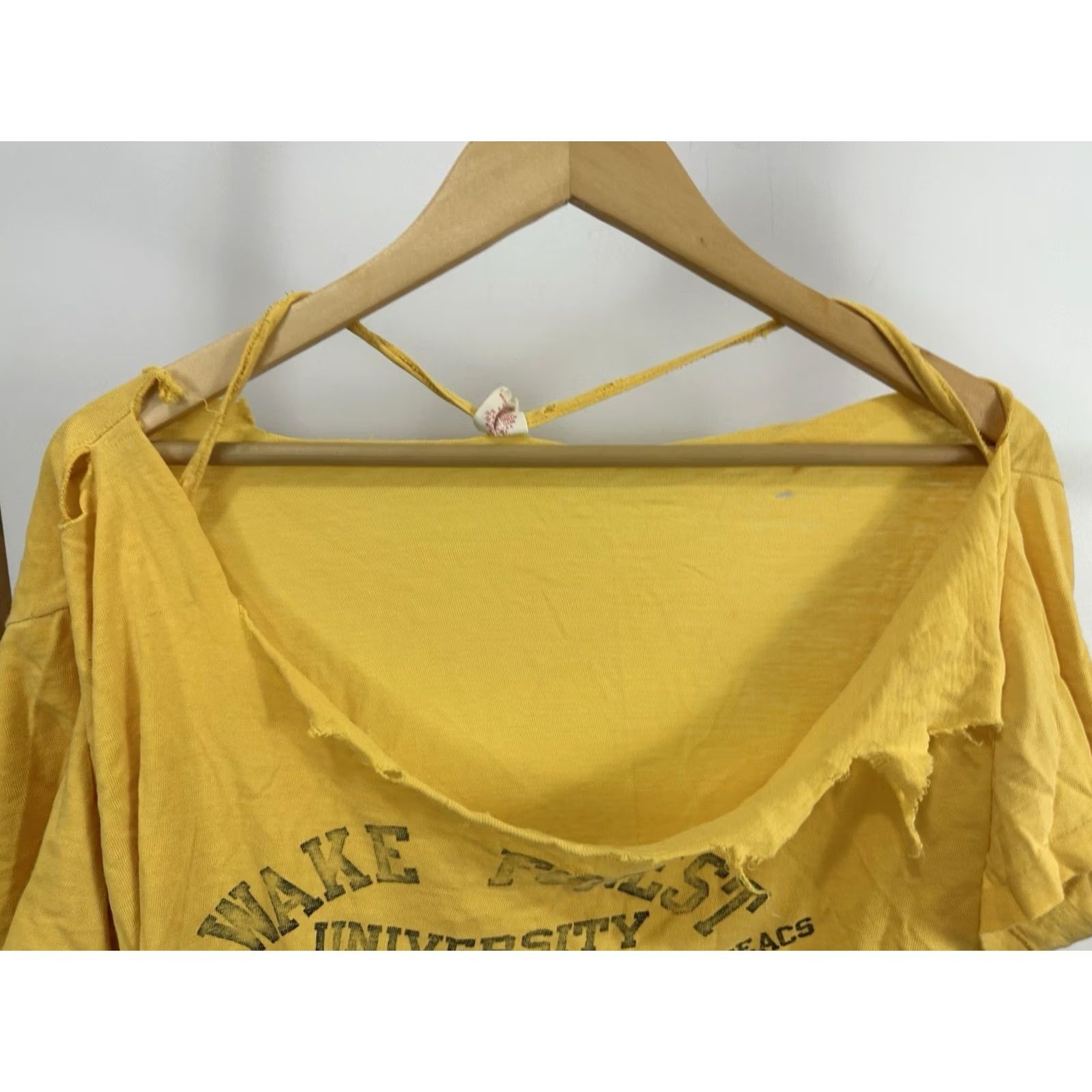 Disney VINTAGE Wake Forest University Disney Tangerine Bowl 1979 Thrashed Worn T-Shirt Mens L Yellow Shirt Distressed Mickey Disney Grunge 70s Size US L / EU 52-54 / 3 - 5 Thumbnail