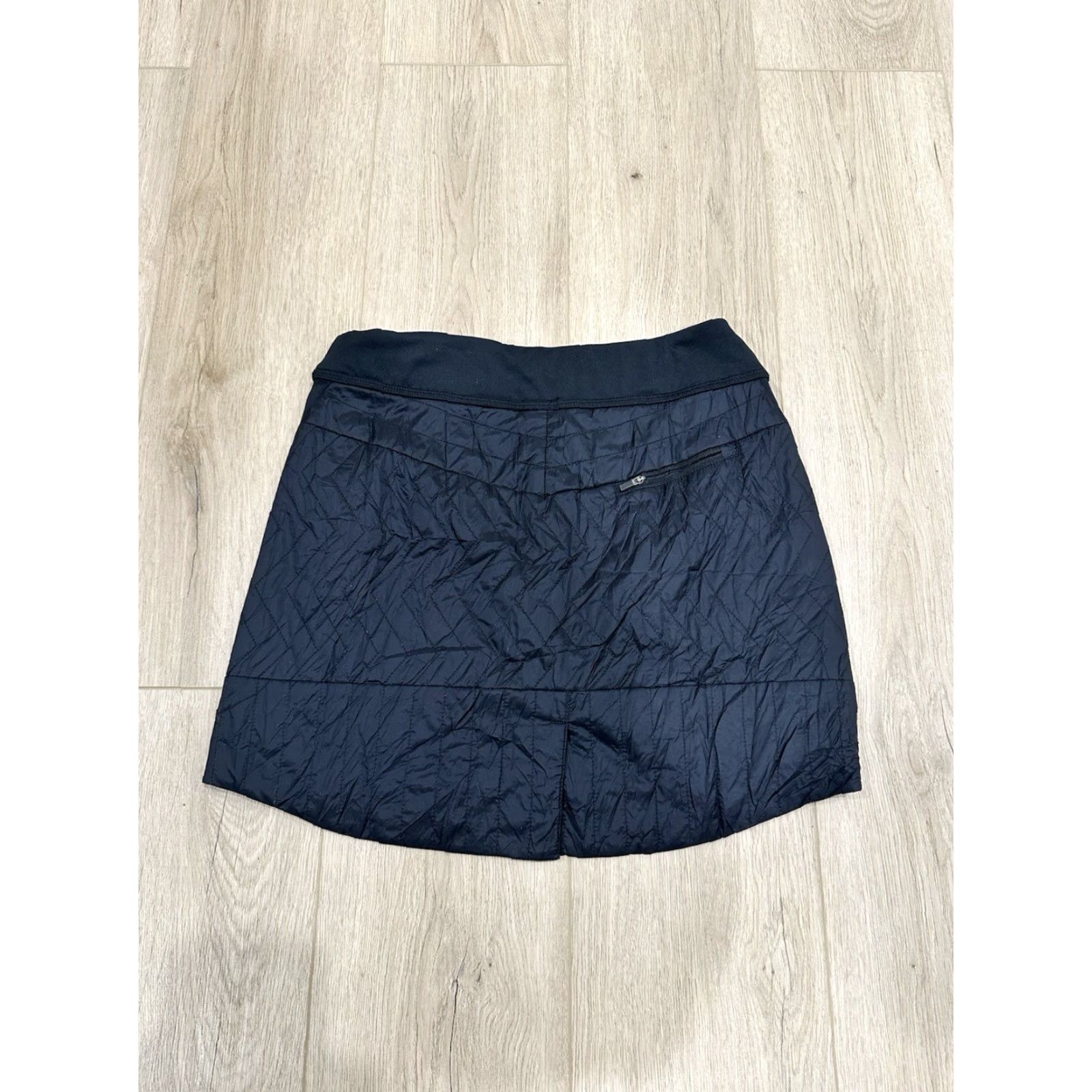 Mountain Hardwear VINTAGE? Wait item is NWT Mountain HardWear Trekkin M Black Insulated Quilted Mini Skirt Snow OL6862 Size 32" / US 10 / IT 46 - 7 Thumbnail