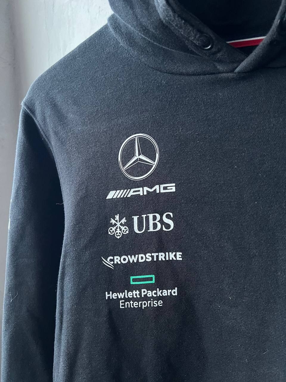 Formula 1 2022 MERCEDES BENZ AMG PETRONAS FORMULA ONE TEAM HOODIE L Size US L / EU 52-54 / 3 - 5 Thumbnail