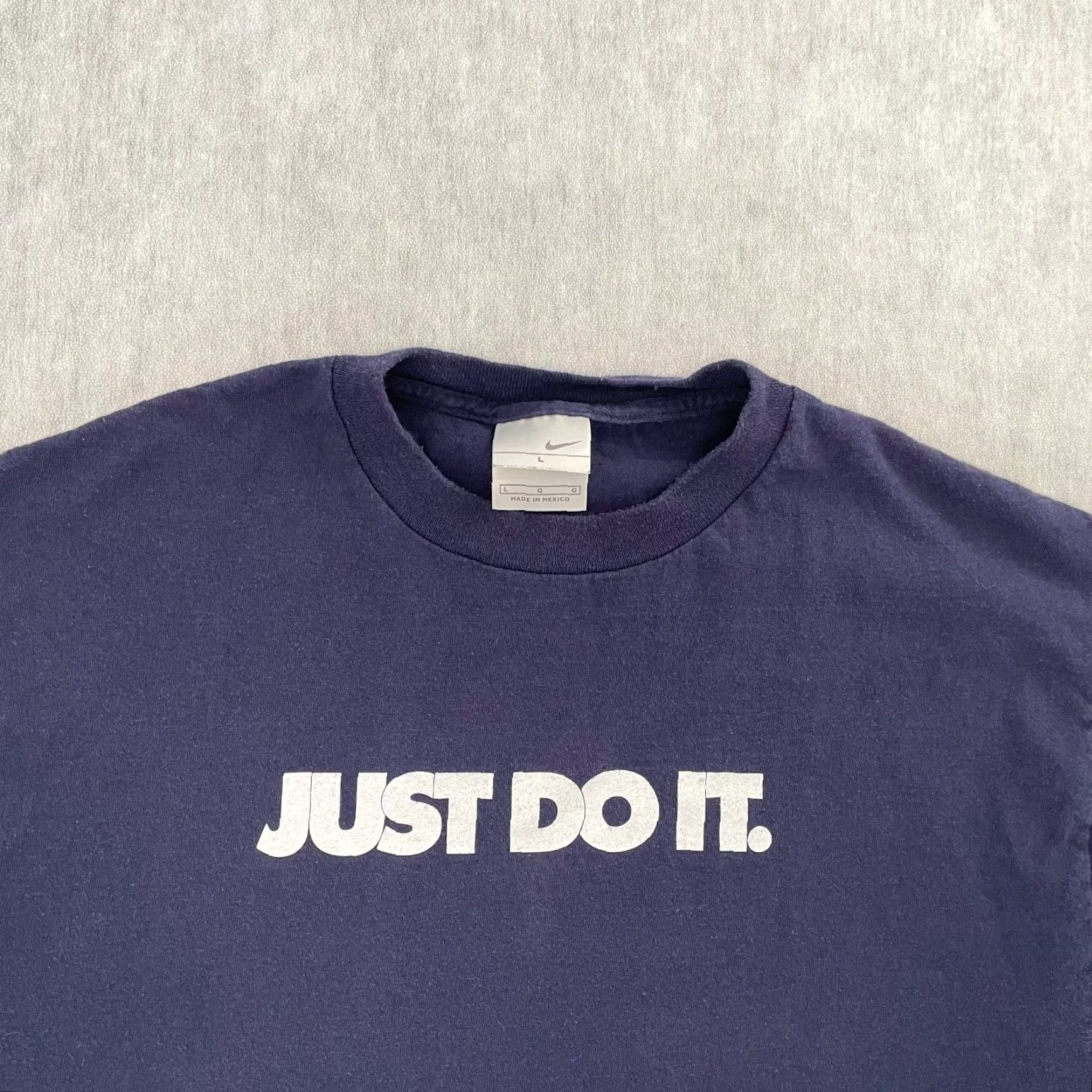 Nike VINTAGE Nike Shirt Adult Large Blue Just Do It. Crew Neck Short Sleeve Mens L - T-Shirt - Solid Pattern - USA Theme - 80s/90s Style Size US L / EU 52-54 / 3 - 3 Thumbnail
