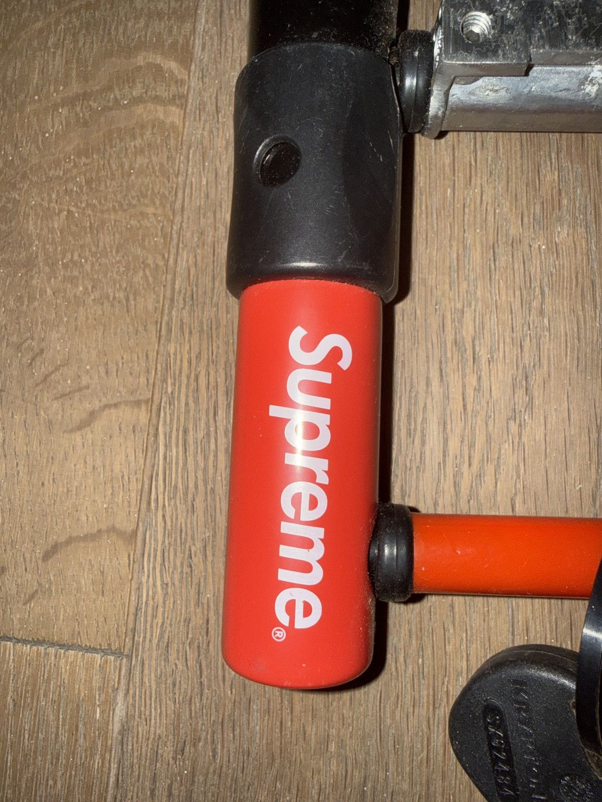 Supreme Supreme x Kryptonite Evolution Mini-5 U-Lock (FW15) – Red Size ONE SIZE - 4 Thumbnail