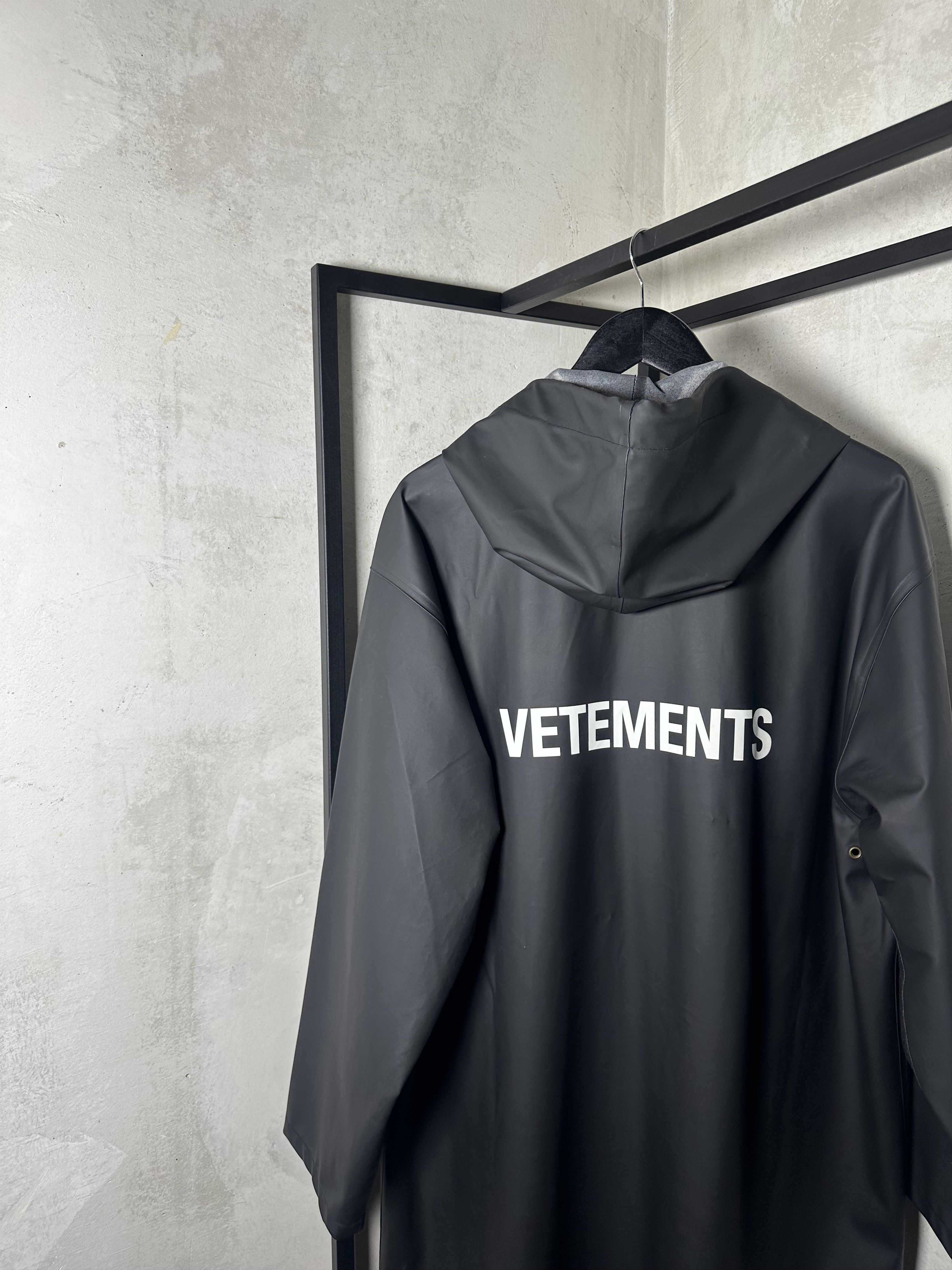 Vetements Vetements - F/W 18 - Oversized Rain Coat Size US L / EU 52-54 / 3 - 14 Thumbnail