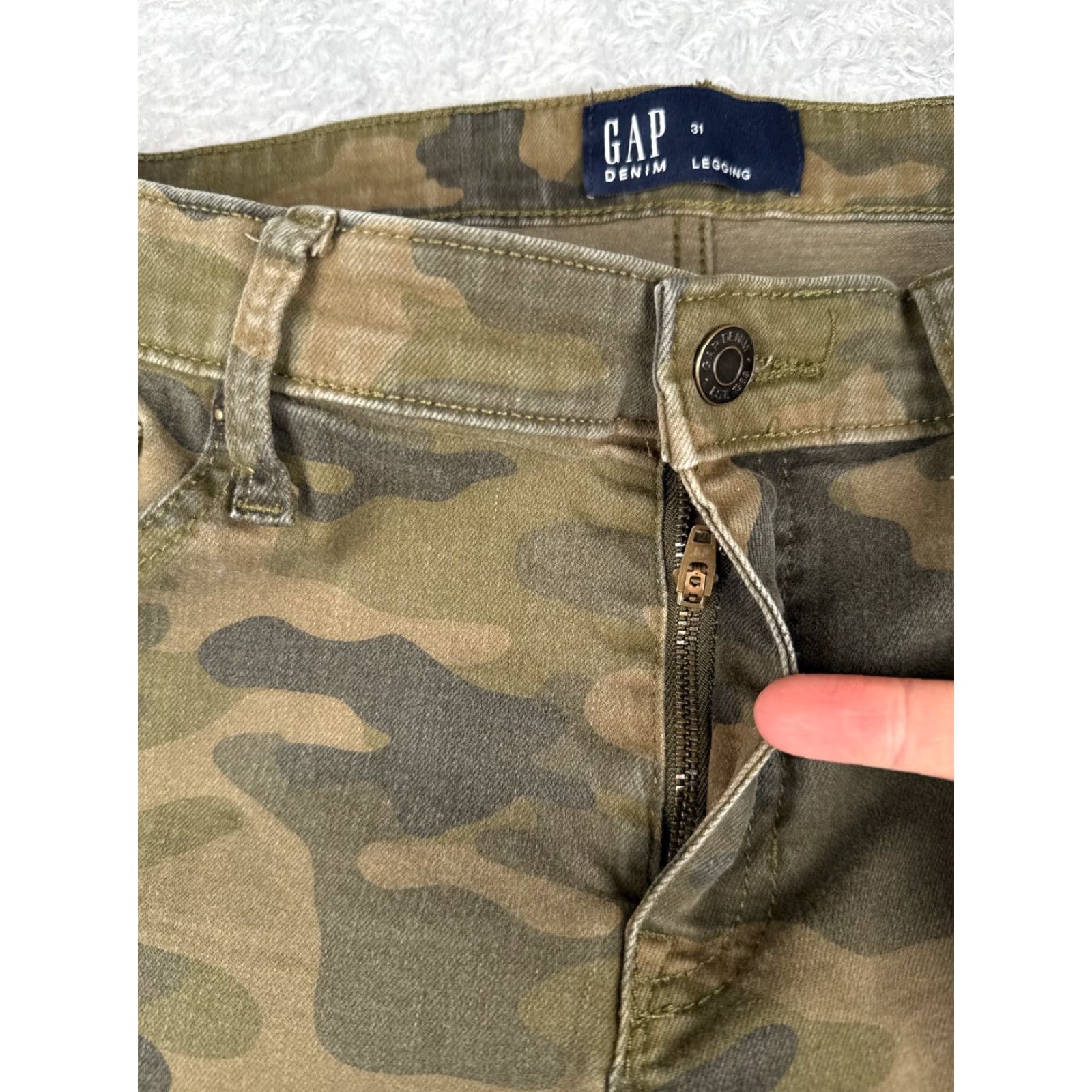 Gap GAP Jeans Womens 31 Green Denim Camo Legging Tapered Mid Rise Cotton Blend 31x26 Jeans Size 24" / US 00 / IT 34 - 5 Thumbnail