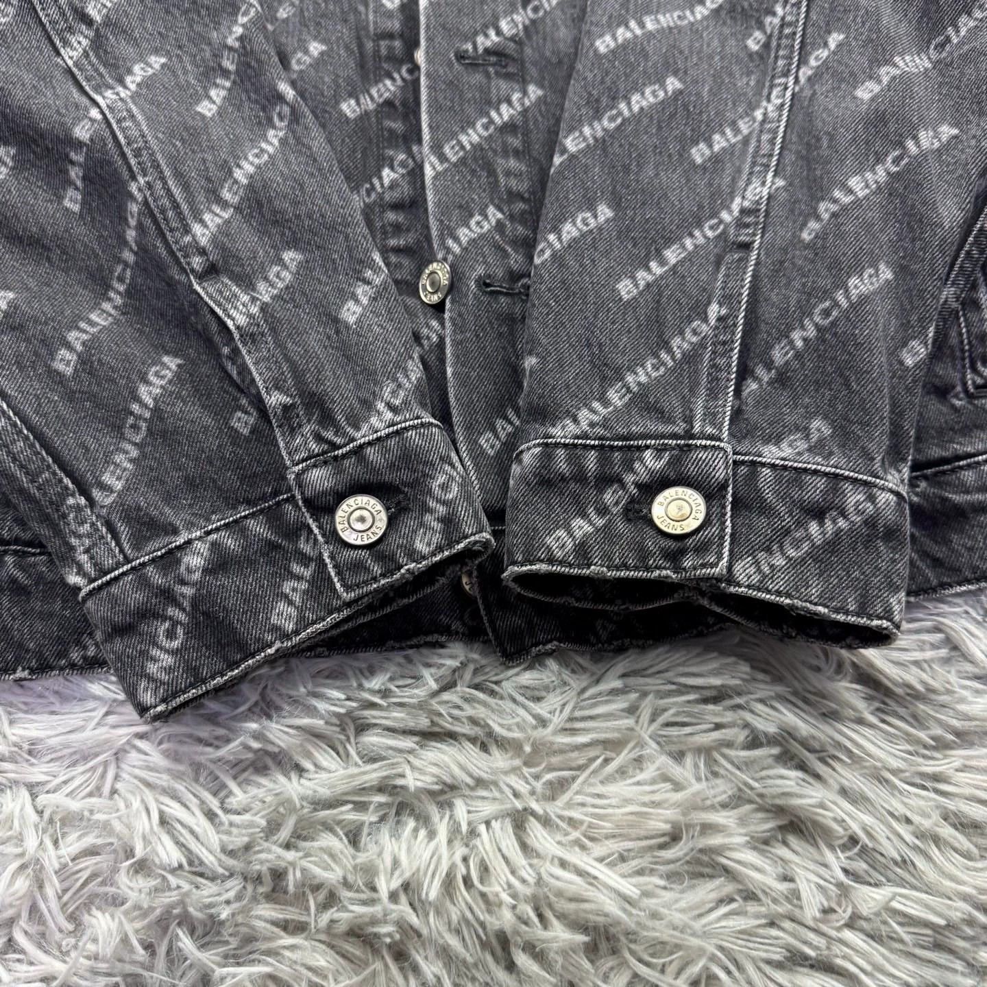 Balenciaga Balenciaga Denim Jacket with Distressed Sleeves Size US S / EU 44-46 / 1 - 3 Thumbnail