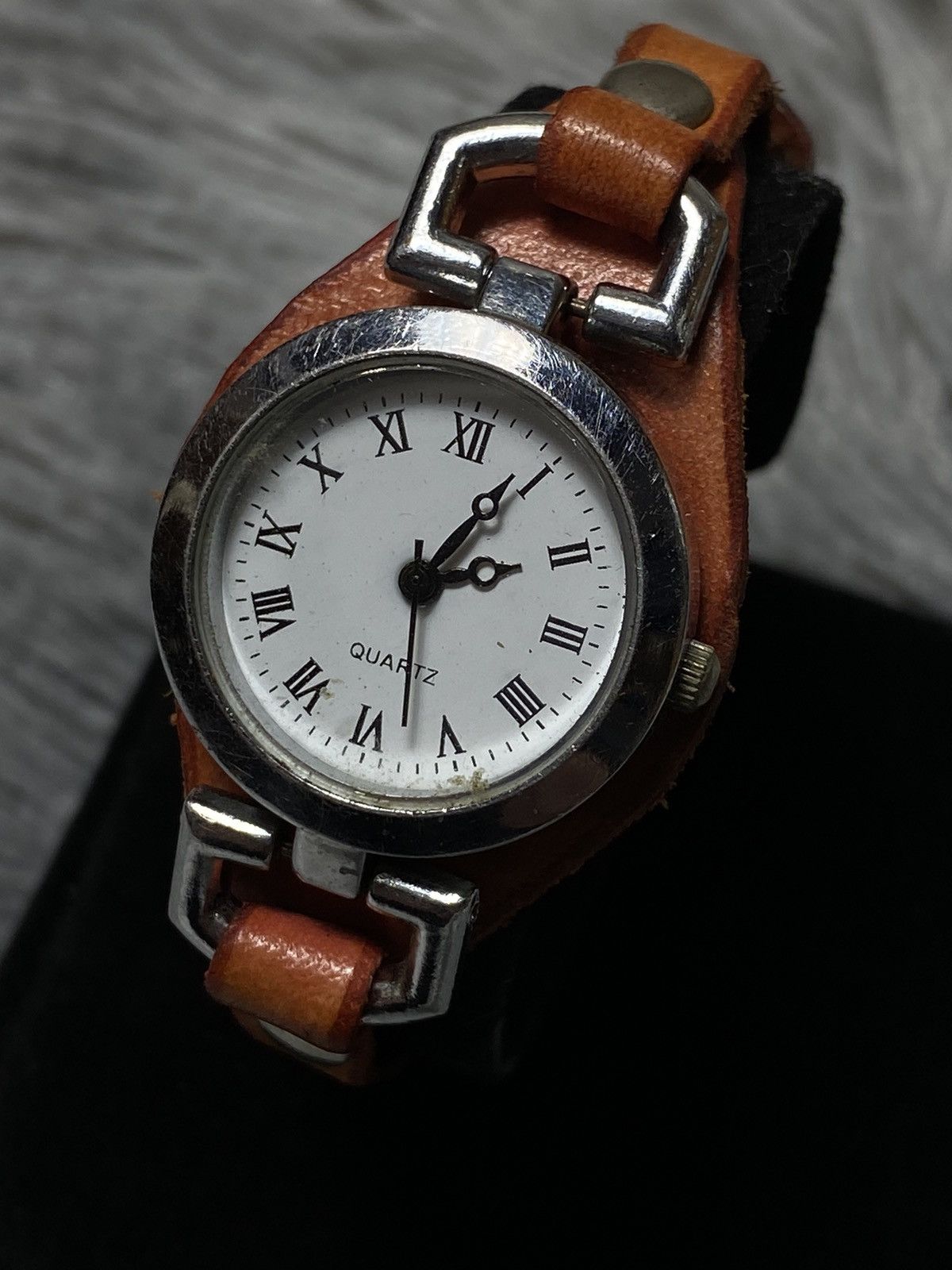Other Vintage Leather Strap Quartz Watch - Timeless Design Size ONE SIZE - 2 Thumbnail