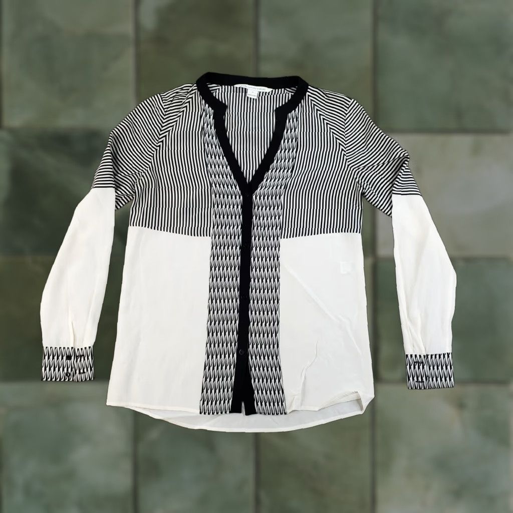 Diane von Furstenberg Diane Von Furstenburg Shirt Womens Size 0 White Silk Blouse V-Neck Button Long Sleeve Lightweight Casual Sleeve Blouse Womens Size XS / US 0-2 / IT 36-38 - 1 Thumbnail
