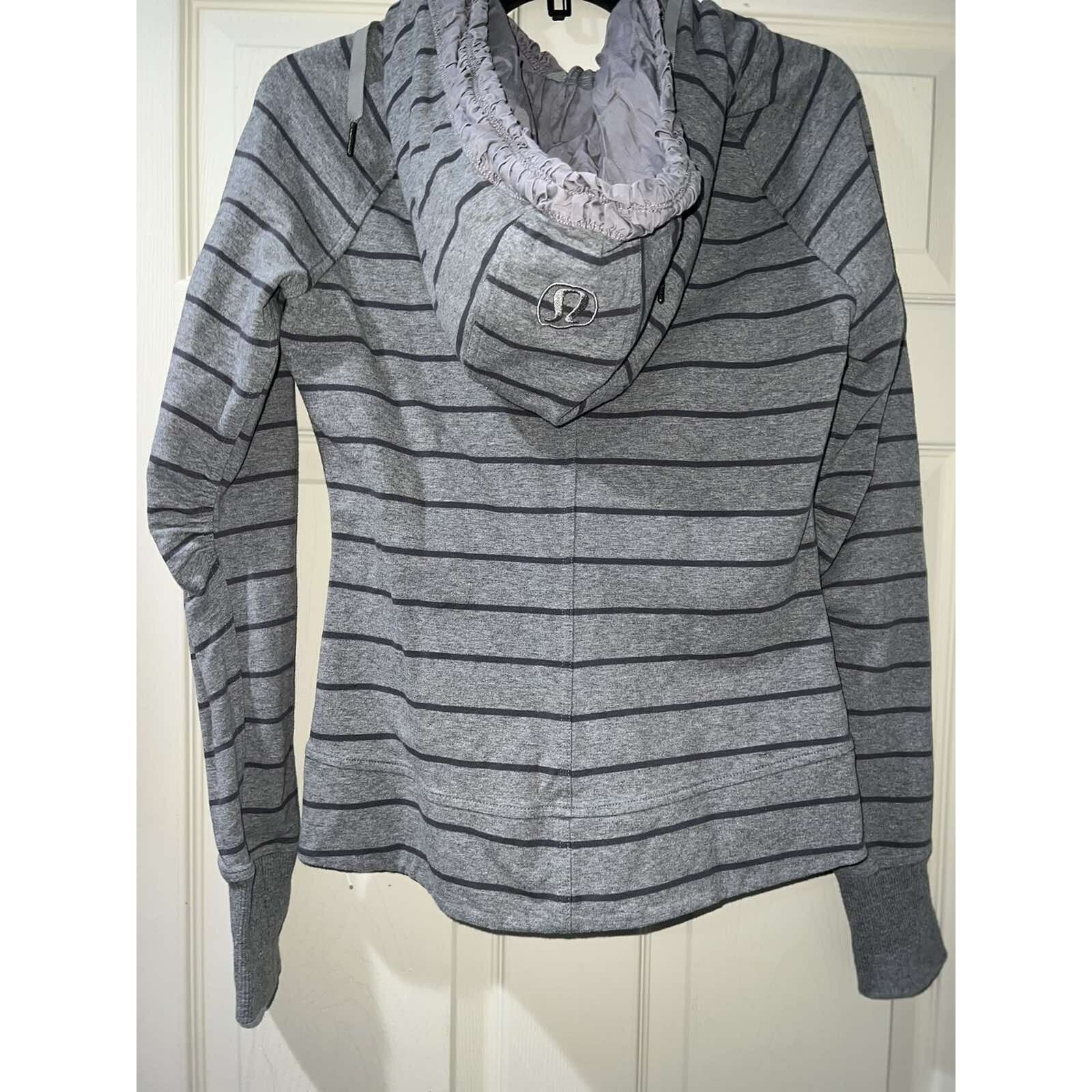 Lululemon Lululemon Movement Jacket Cayman Stripe Grey Size M A002024 Size M / US 6-8 / IT 42-44 - 13 Thumbnail