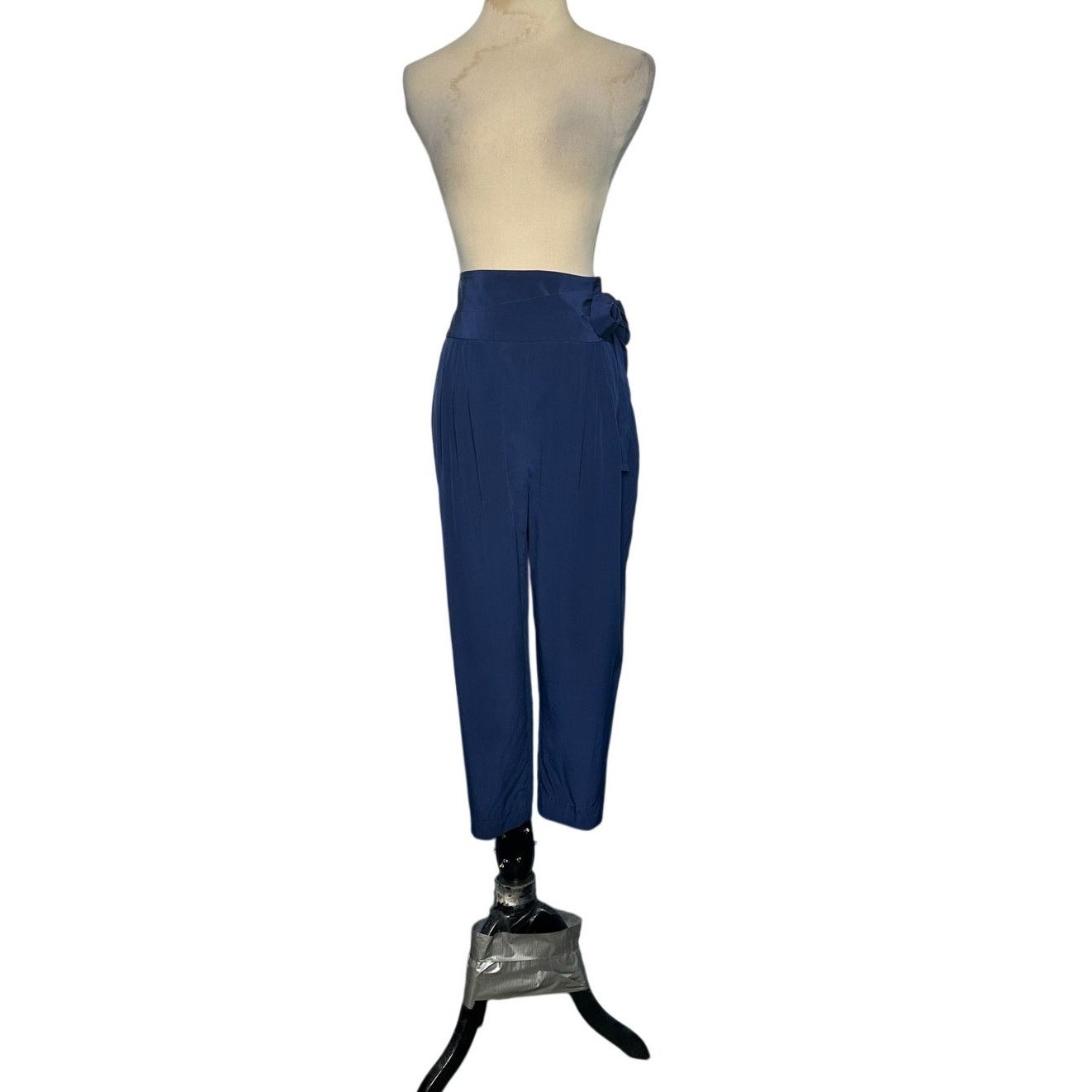 Diane von Furstenberg Diane Von Furstenbert Keaka navy crop pleated pants size 6 Size 28" / US 6 / IT 42 - 11 Thumbnail
