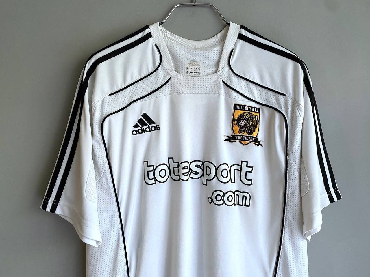 Adidas Adidas Hull City A.F.C. 2010/2011 Home Soccer Jersey, Size L Size US L / EU 52-54 / 3 - 3 Thumbnail