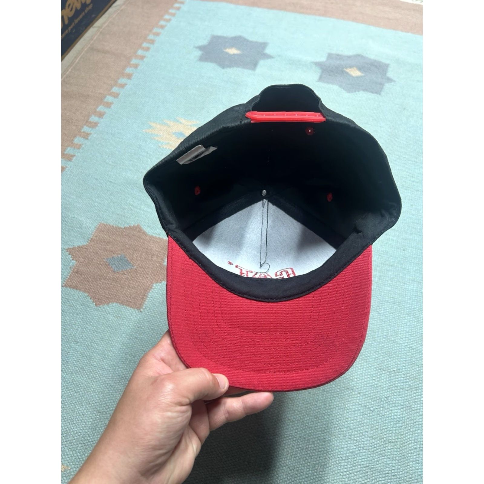 Vintage VINTAGE CAT SnapBack Hat Cap Men Adjustable Black Red 2 Tone Caterpillar Construction Cat Theme Mens Size ONE SIZE - 5 Thumbnail