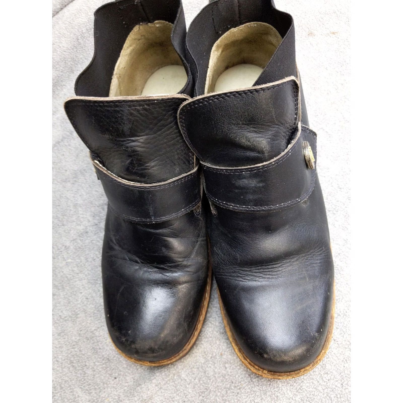 Vintage Geier Wally Boots Womens 8.5 Black Leather Ankle Strap Medallion Sole Bootie Winter Casual Workwear Mens? Size US 9 / IT 39 - 4 Thumbnail