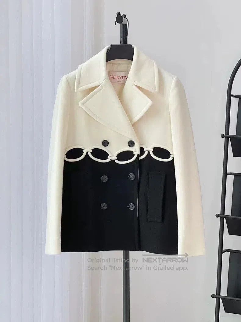Valentino Valentino Black and white cashmere blazer Size M / US 6-8 / IT 42-44 - 1 Thumbnail