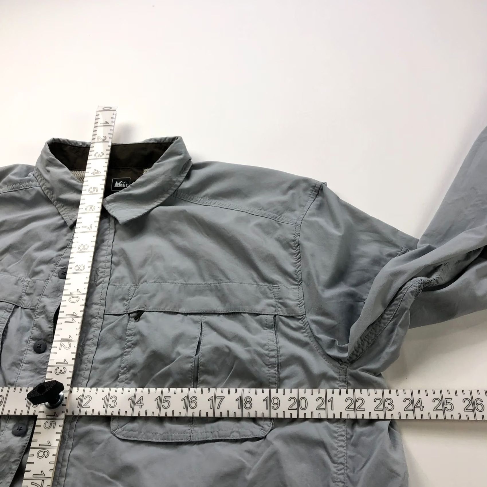 Vintage REI Shirt Ladies L Gray Convertible Roll Up Tab Sleeve Outdoor Vented Blouse Size L / US 10 / IT 46 - 4 Thumbnail