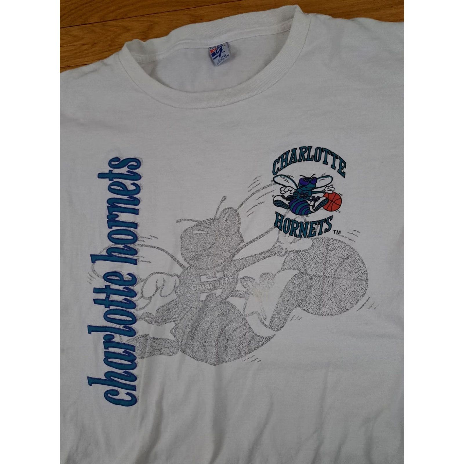 Vintage VINTAGE Charlotte Hornets T-Shirt The Game XL White USA Short Sleeve Men Size XL Size US XL / EU 56 / 4 - 3 Thumbnail