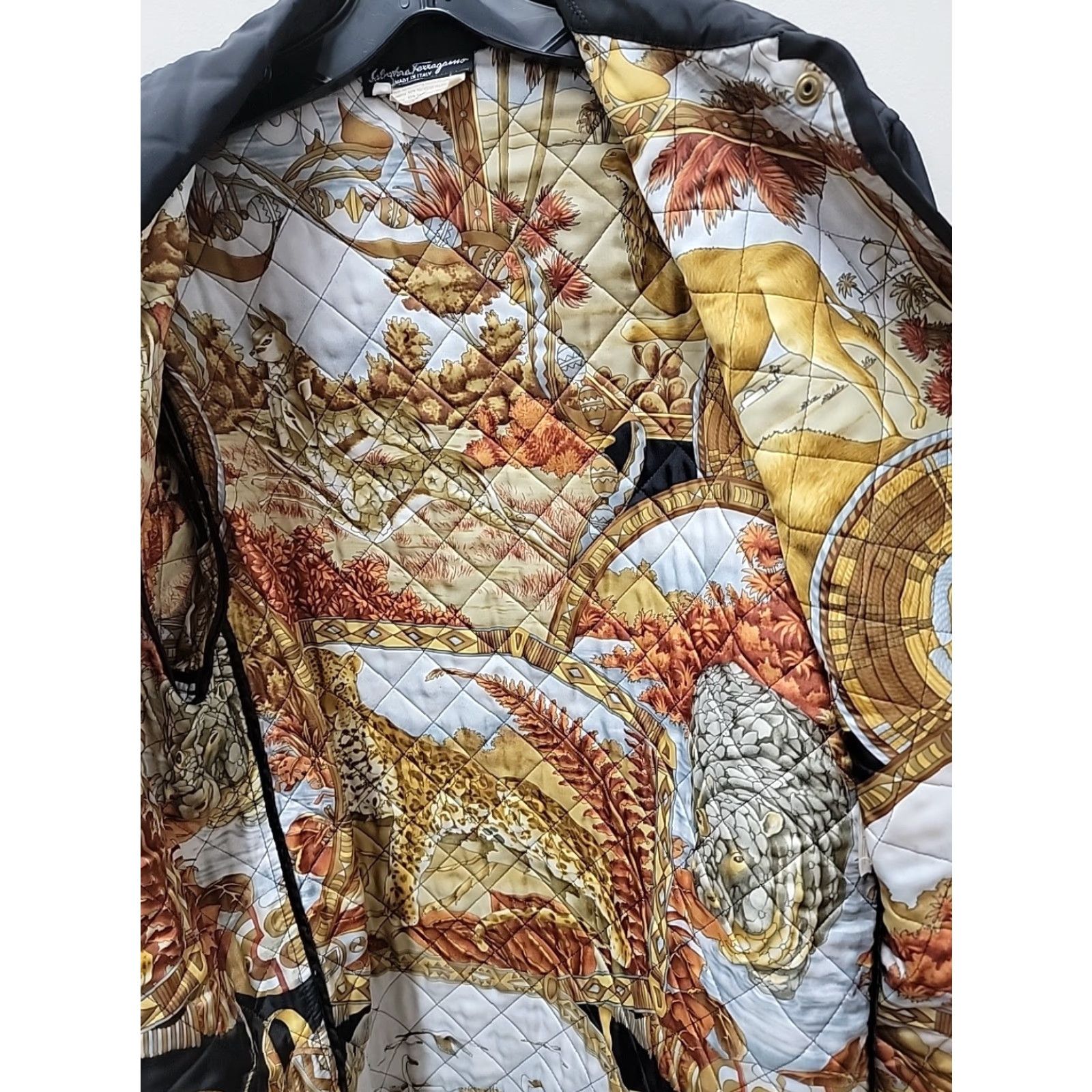 Salvatore Ferragamo VINTAGE Salvatore Ferragamo Lightweight Quilted Jacket Womens L Black Quilted Jacket Womens L Size L / US 10 / IT 46 - 7 Thumbnail