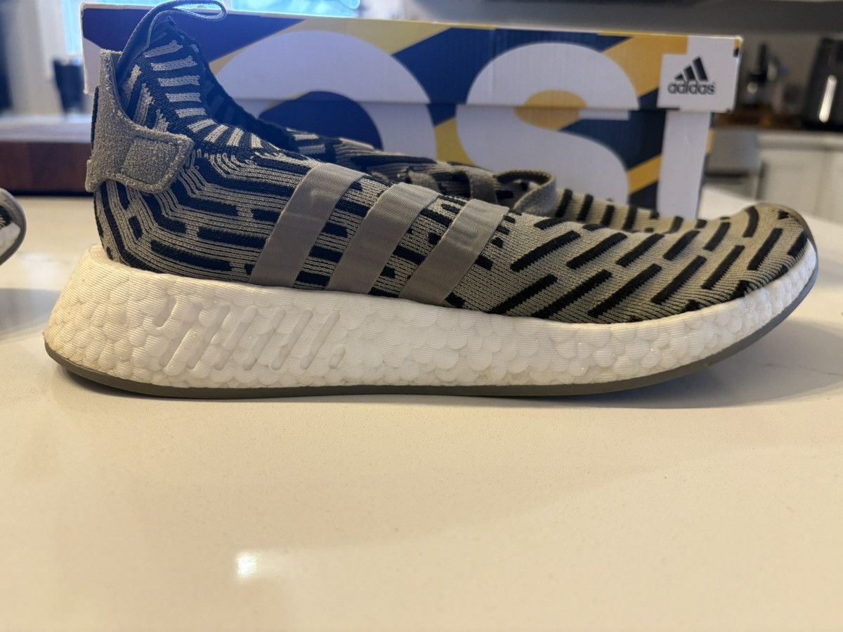 Adidas Adidas nmd r2 trace cargo Size US 8 / EU 41 - 4 Thumbnail