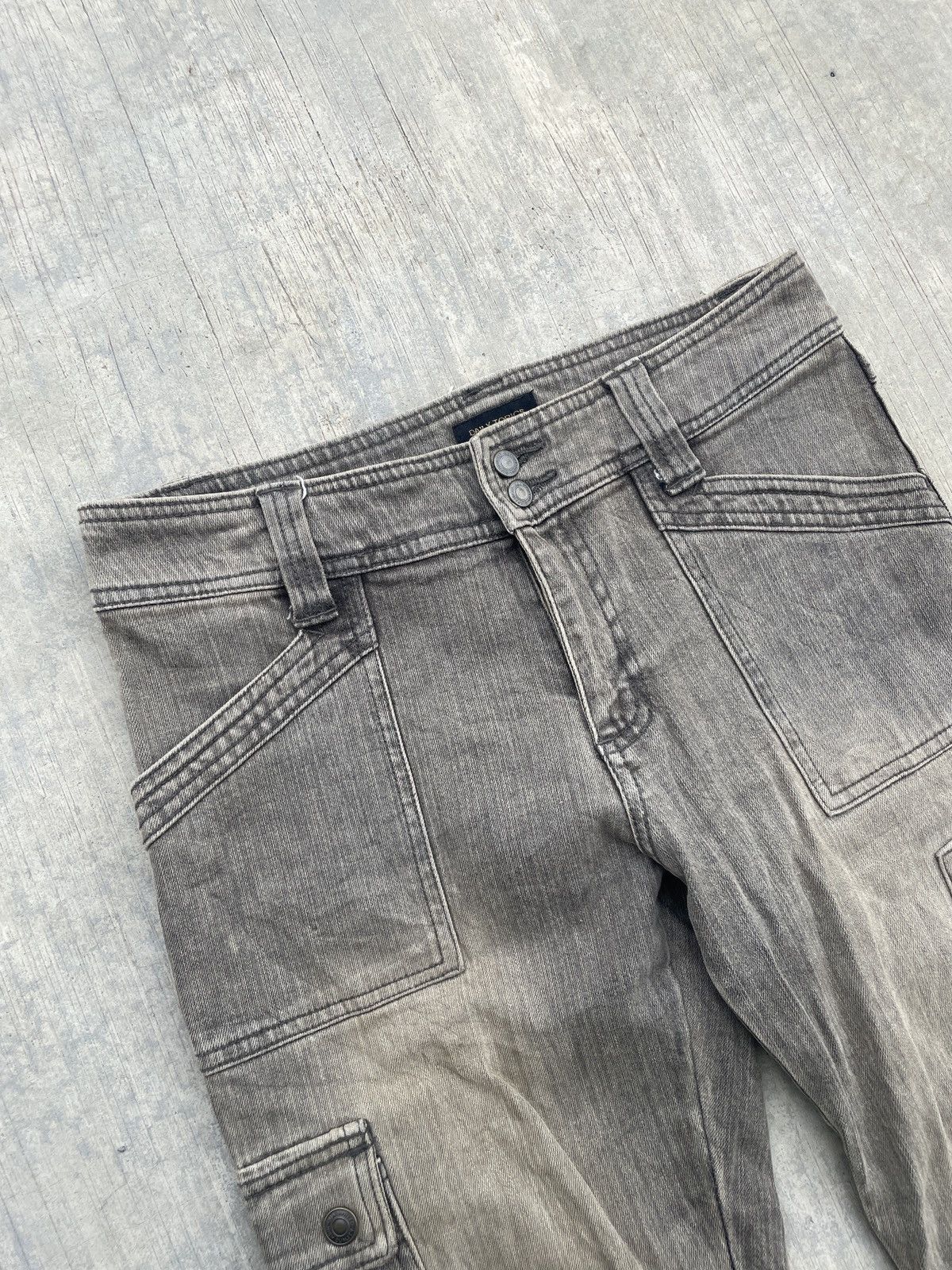 Japanese Brand 2000s JAPANESE BRAND DAILY TOPIC CARGO WASH FLARE JEANS Size US 30 / EU 46 - 2 Thumbnail