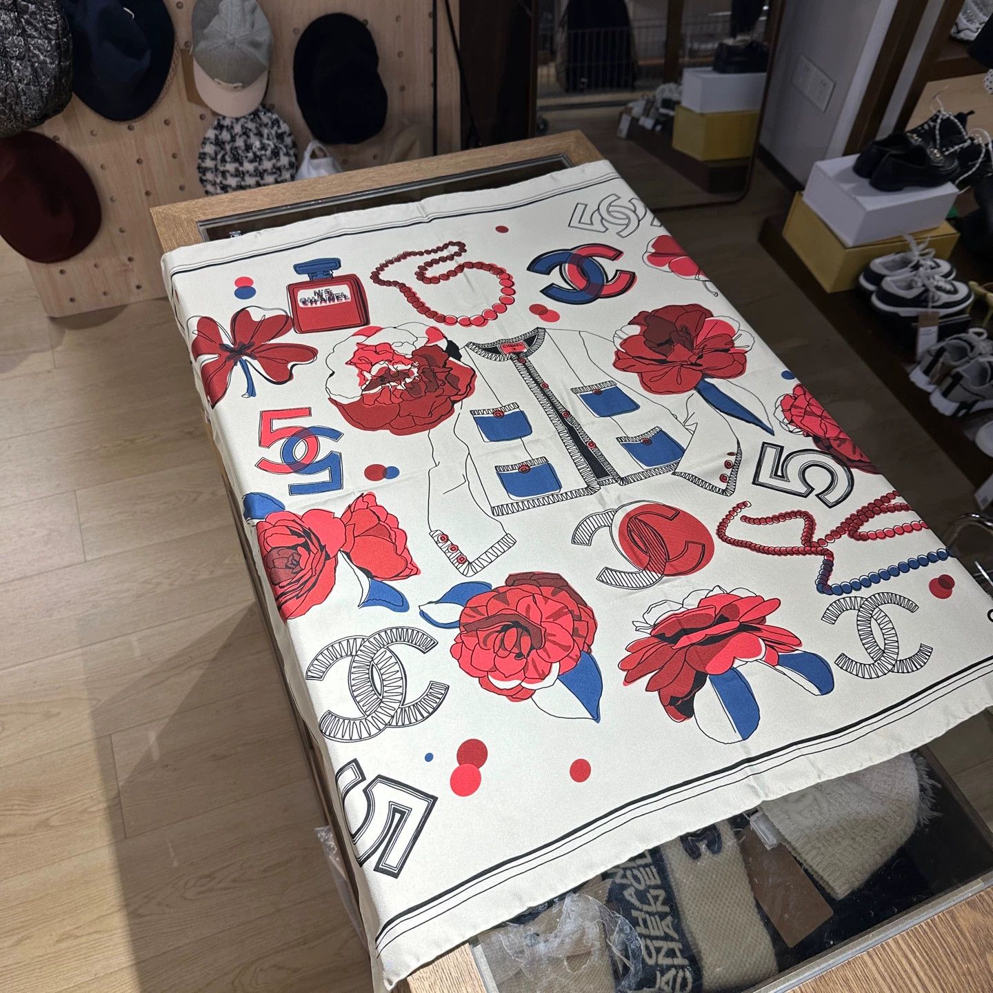Chanel Chanel apr49 Floral Logo Silk Scarf Size ONE SIZE - 1 Thumbnail