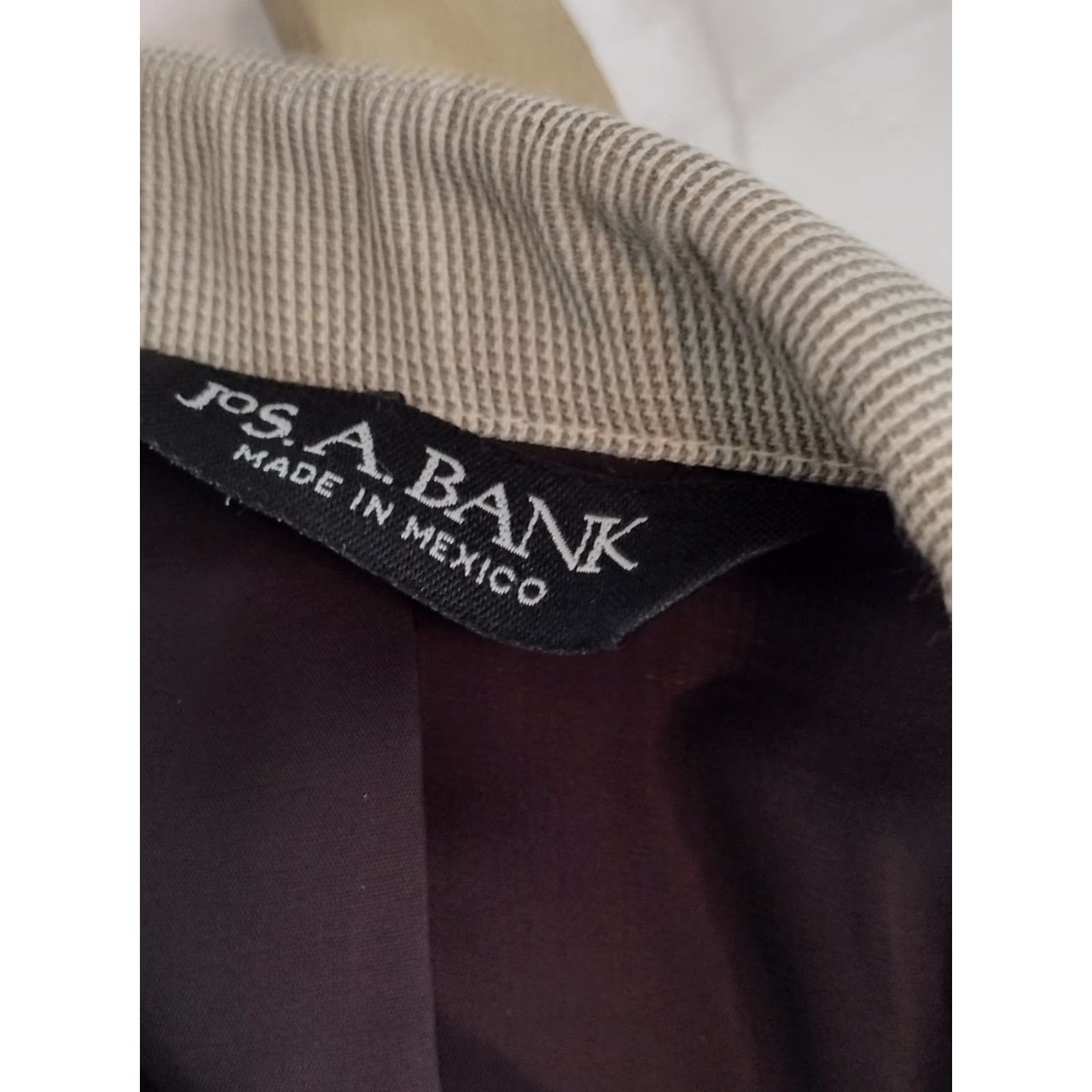 Jos. A. Bank Jos. A. Bank Traveler 2 Button Size 36 Blazer Tailored Fit Men Regular Wool Blazer Solid Light 36s 2-Button Notch Lapel xxs 90s? Size 36R - 7 Thumbnail