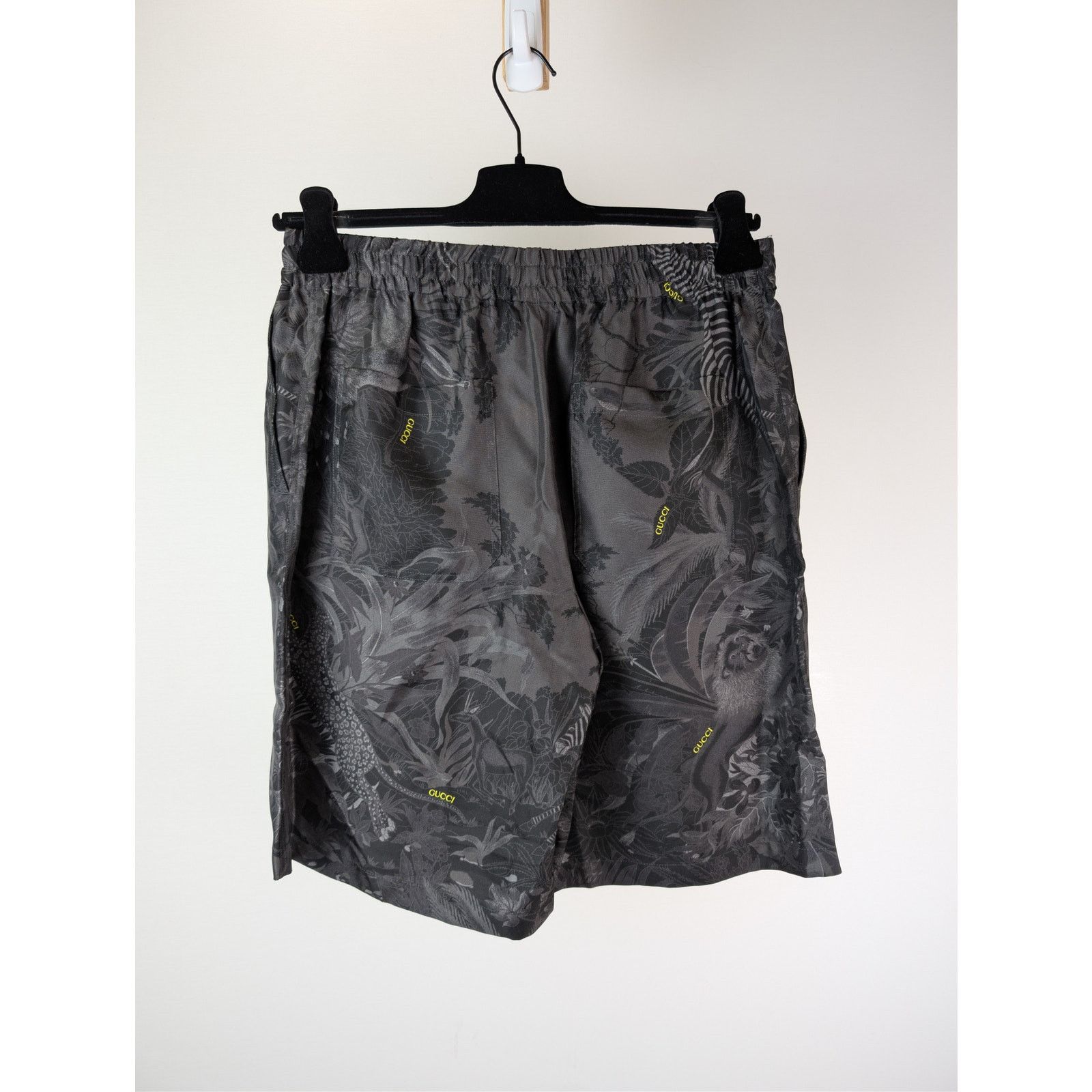 Gucci o1rshd1 Flora & Fauna Print Silk Shorts in Anthracite Gray Size US 32 / EU 48 - 10 Thumbnail