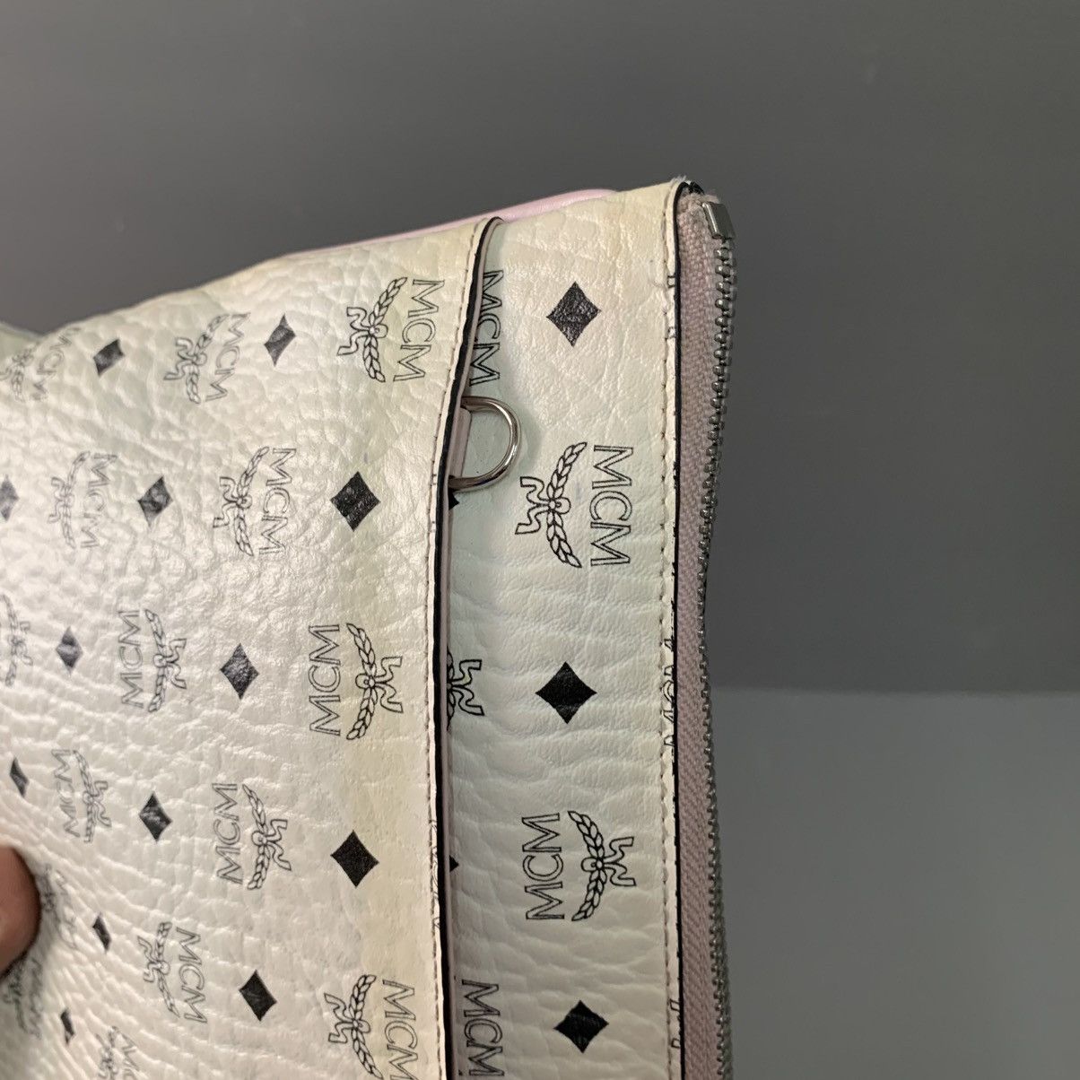 MCM MCM White Clutch Slingbag Size ONE SIZE - 5 Thumbnail