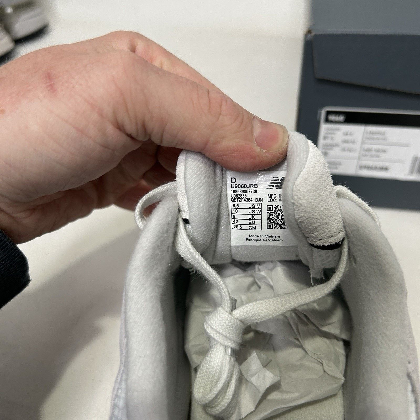 New Balance New Balance 9060 'White Black Metallic Silver' U9060JRB Size US 8.5 / EU 41-42 - 6 Thumbnail