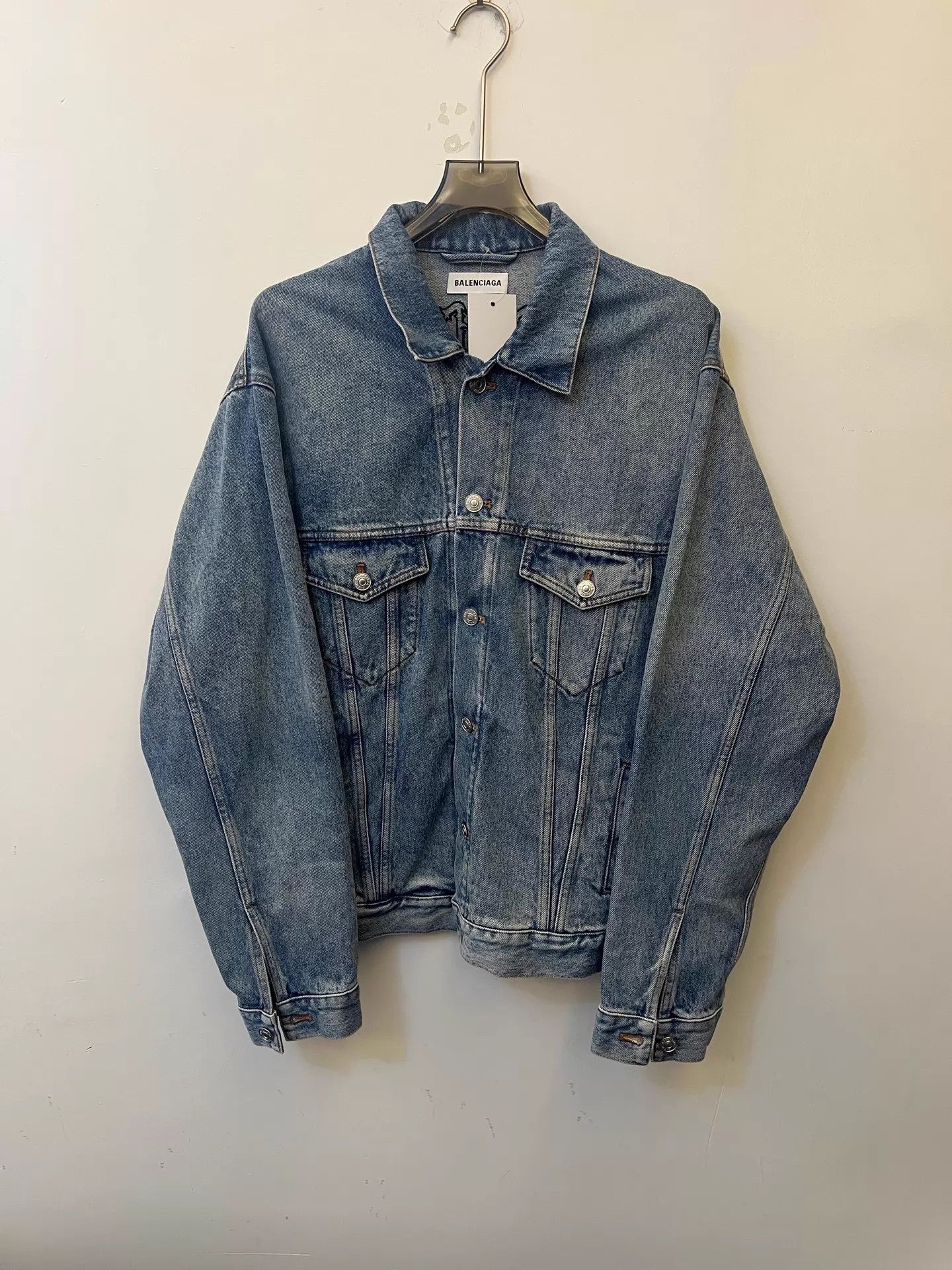 Balenciaga Balenciaga Sanskrit Embroidered Back Denim Jacket Women's 36 Size XS / US 0-2 / IT 36-38 - 1 Thumbnail