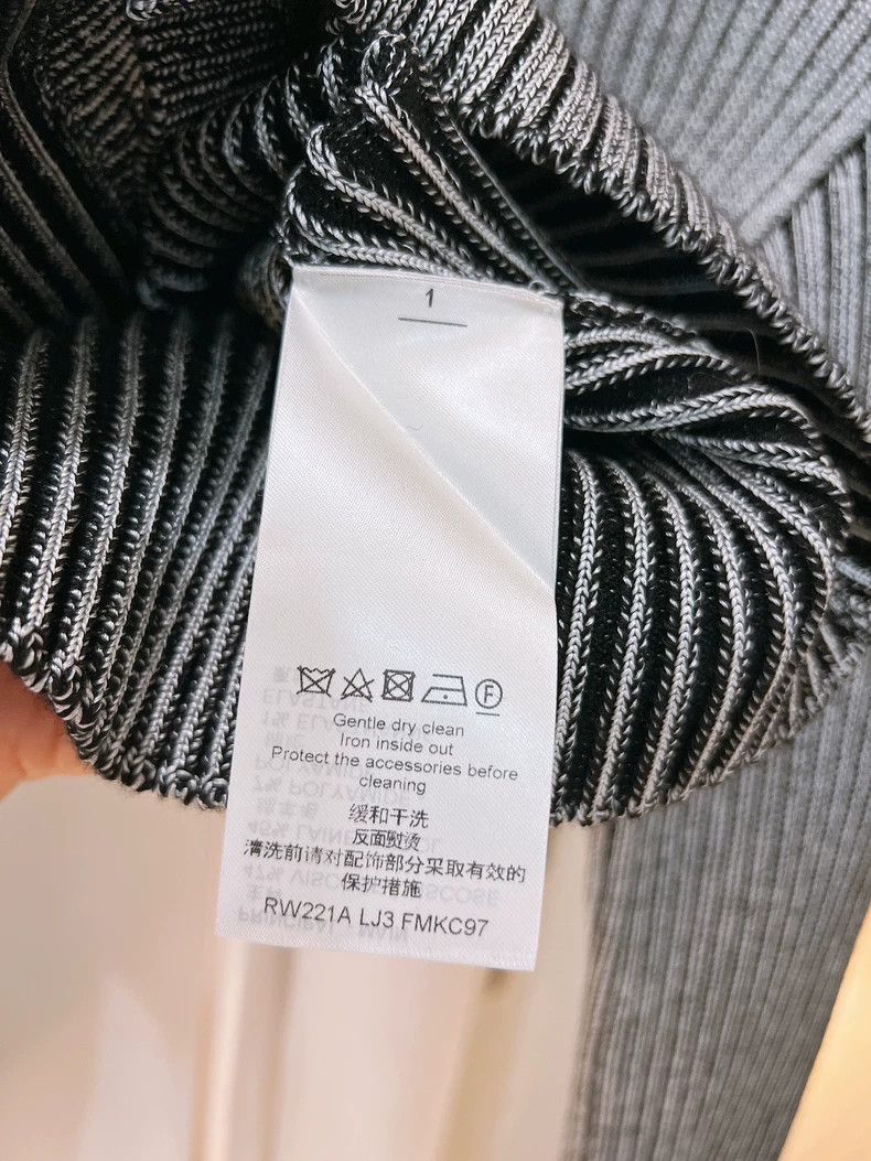Louis Vuitton Louis Vuitton 22 New Bell Sleeve Knitted Cardigan shirt 250 Size S / US 4 / IT 40 - 9 Thumbnail