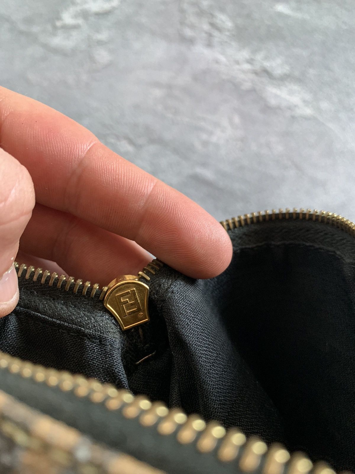 Fendi × Vintage Vintage Fendi Roma Messenger Bag Size ONE SIZE - 13 Thumbnail