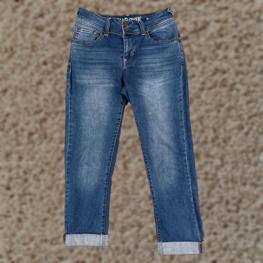 Vintage Wallflower Jeans Juniors 3 Blue Denim The Ultra Fit Capri Rolled Hem Mid 26x23 Denim Capri Jeans Women’s Regular Blue 26x23 3" Size 26" / US 2 / IT 38 - 1 Thumbnail