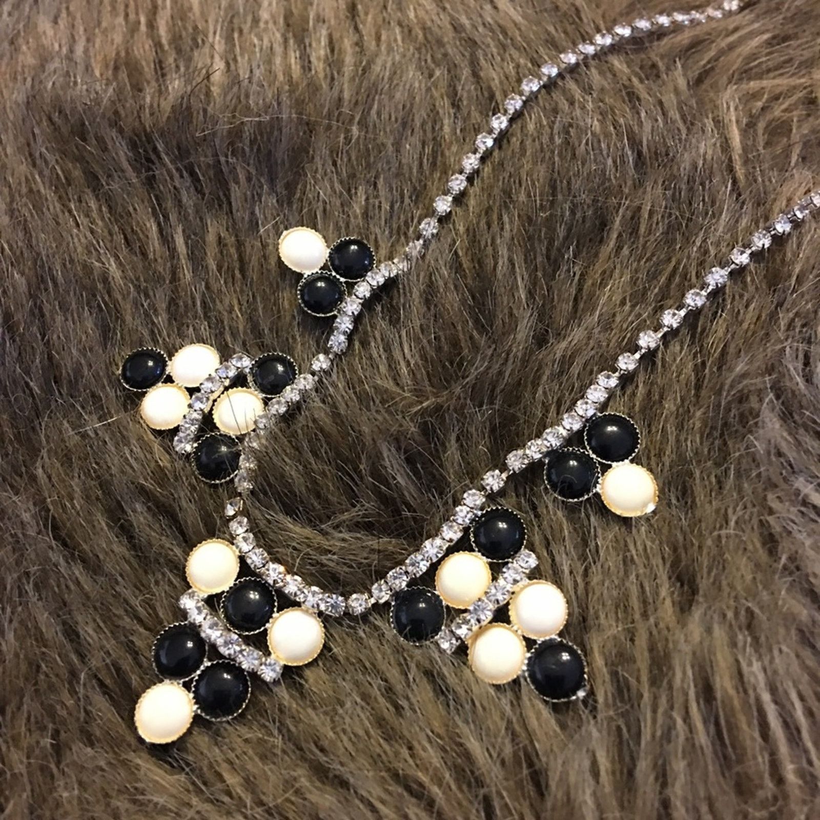 Vintage Vintage black & cream enamel rhinestone necklace Size ONE SIZE - 6 Thumbnail