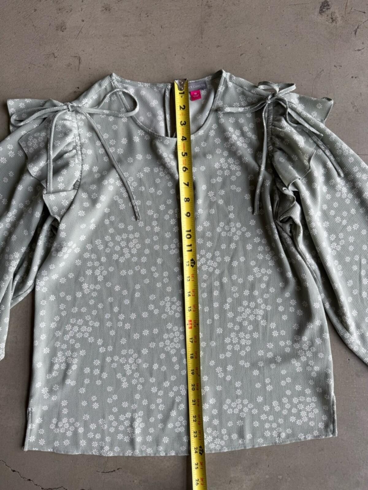 Vince Camuto Vince Camuto / Floral Flutter Sleeve Blouse / Green Size XS / US 0-2 / IT 36-38 - 8 Thumbnail