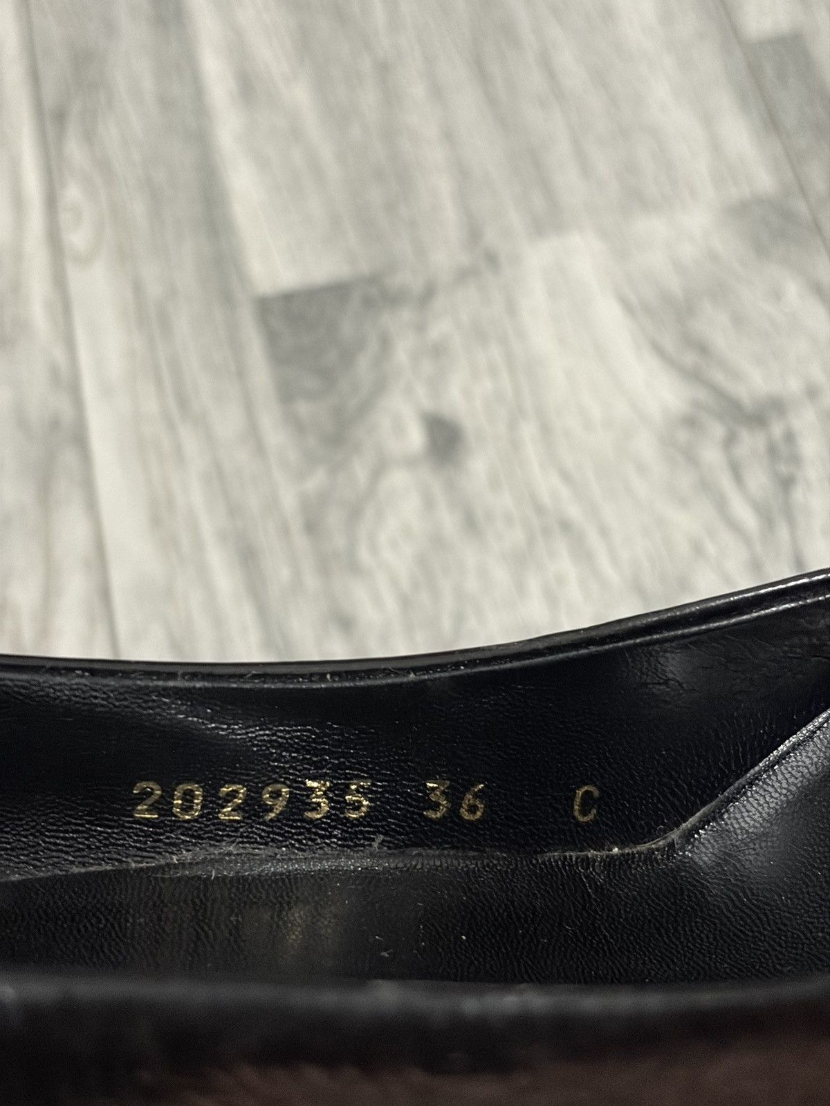 Gucci Gucci Black Patent Leather Heels with Gold Emblem Size US 6 / IT 36 - 10 Thumbnail