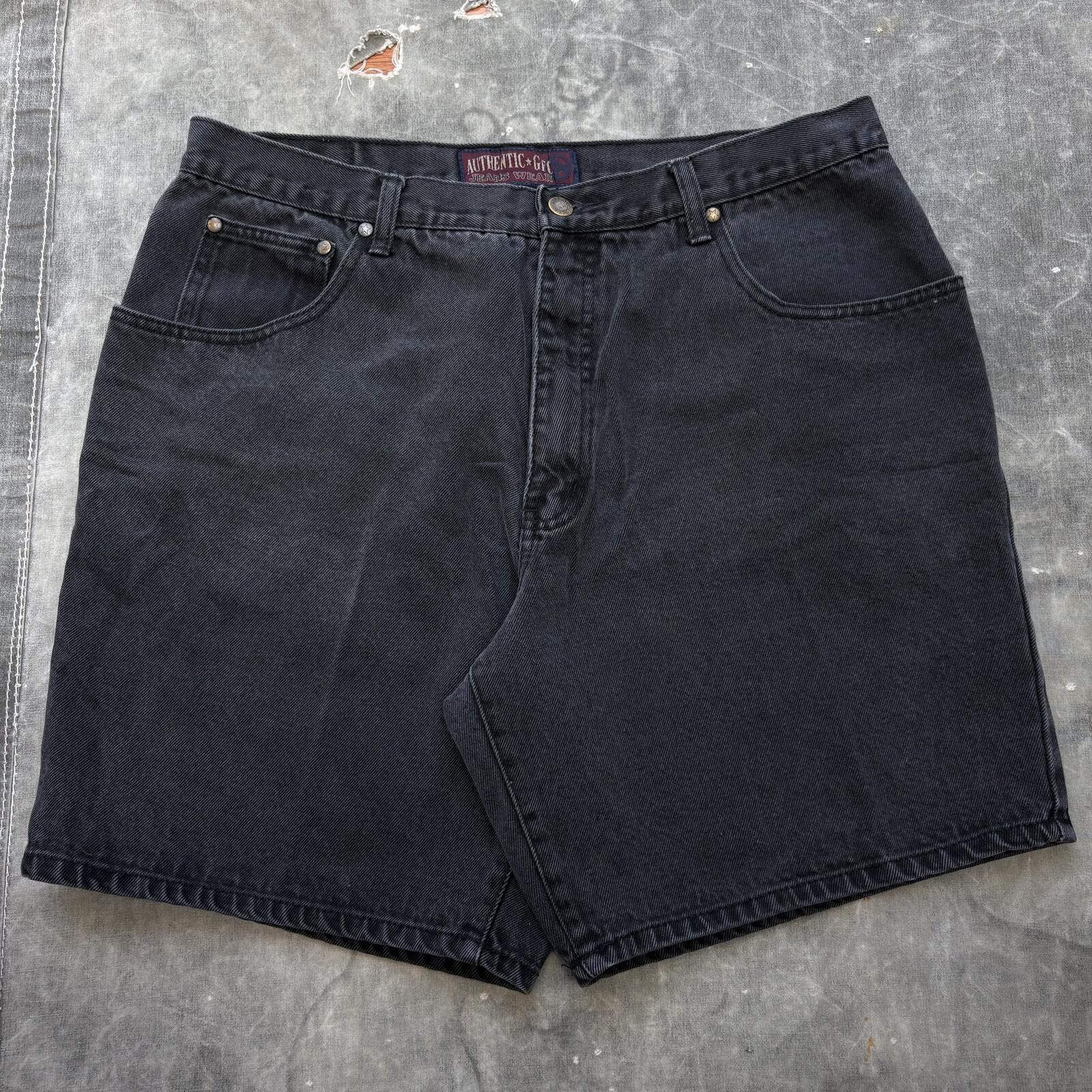Vintage Vintage 90s Y2K Black Grunge Skater Baggy Denim Shorts Jorts Size US 36 / EU 52 - 1 Thumbnail