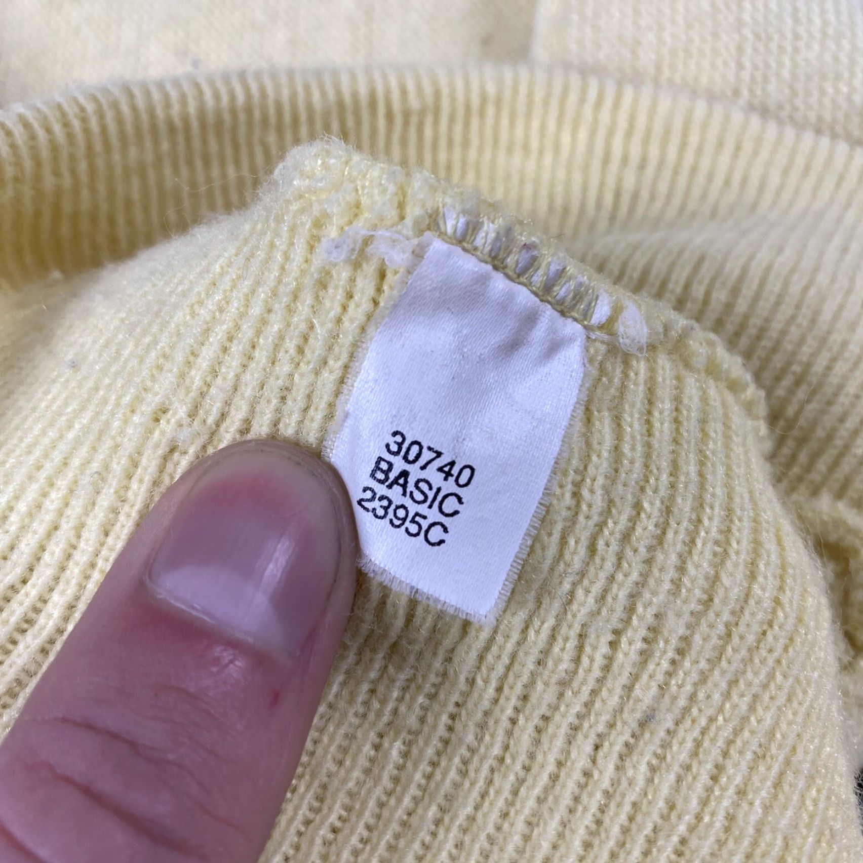 Izod VINTAGE IZOD Yellow Knit Cardigan XL Mens Preppy Button-Up with Embroidered Crest Size US XL / EU 56 / 4 - 5 Thumbnail