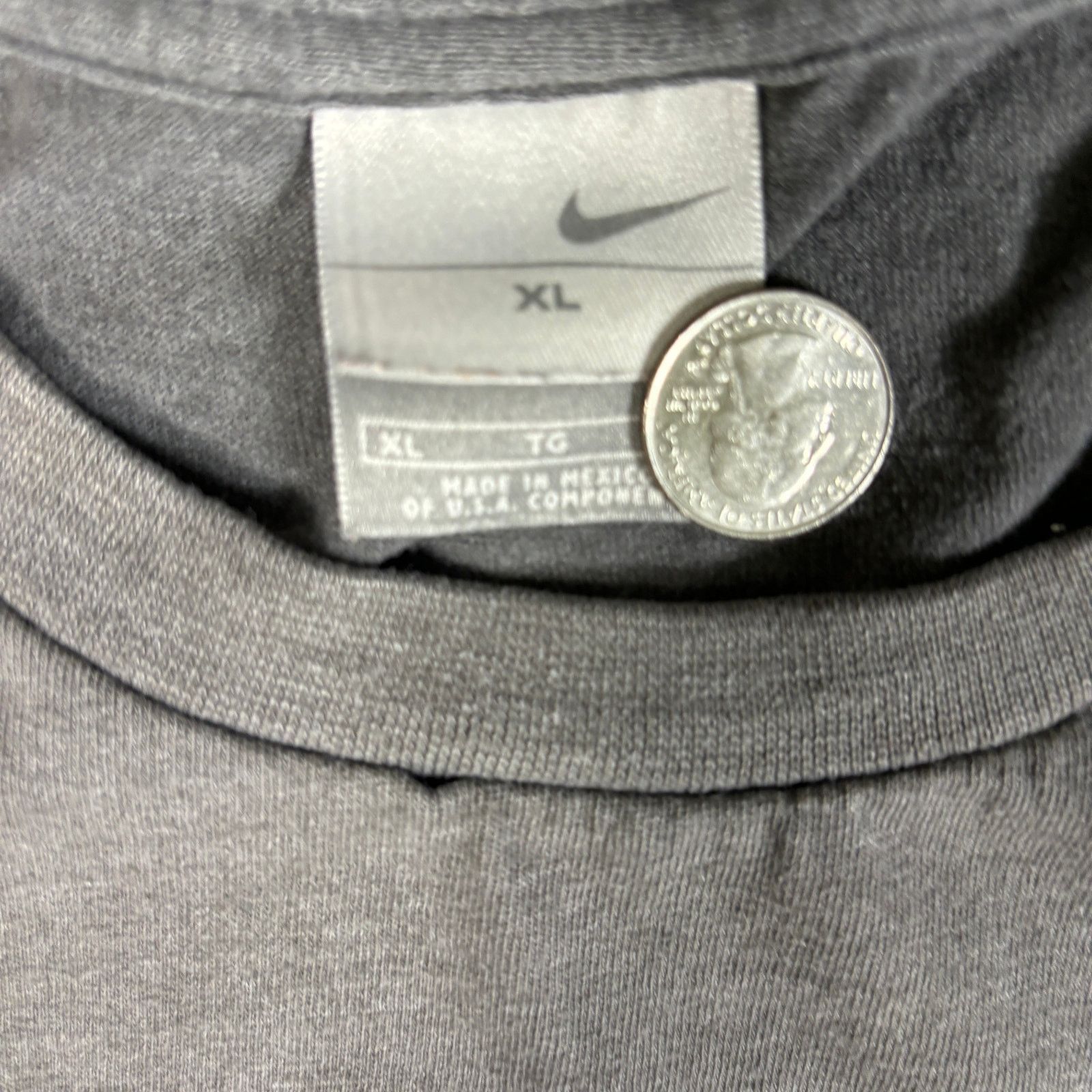 Nike vintage 90s nike logo gray tshirt black swoosh logo XL retro Size US XL / EU 56 / 4 - 4 Thumbnail