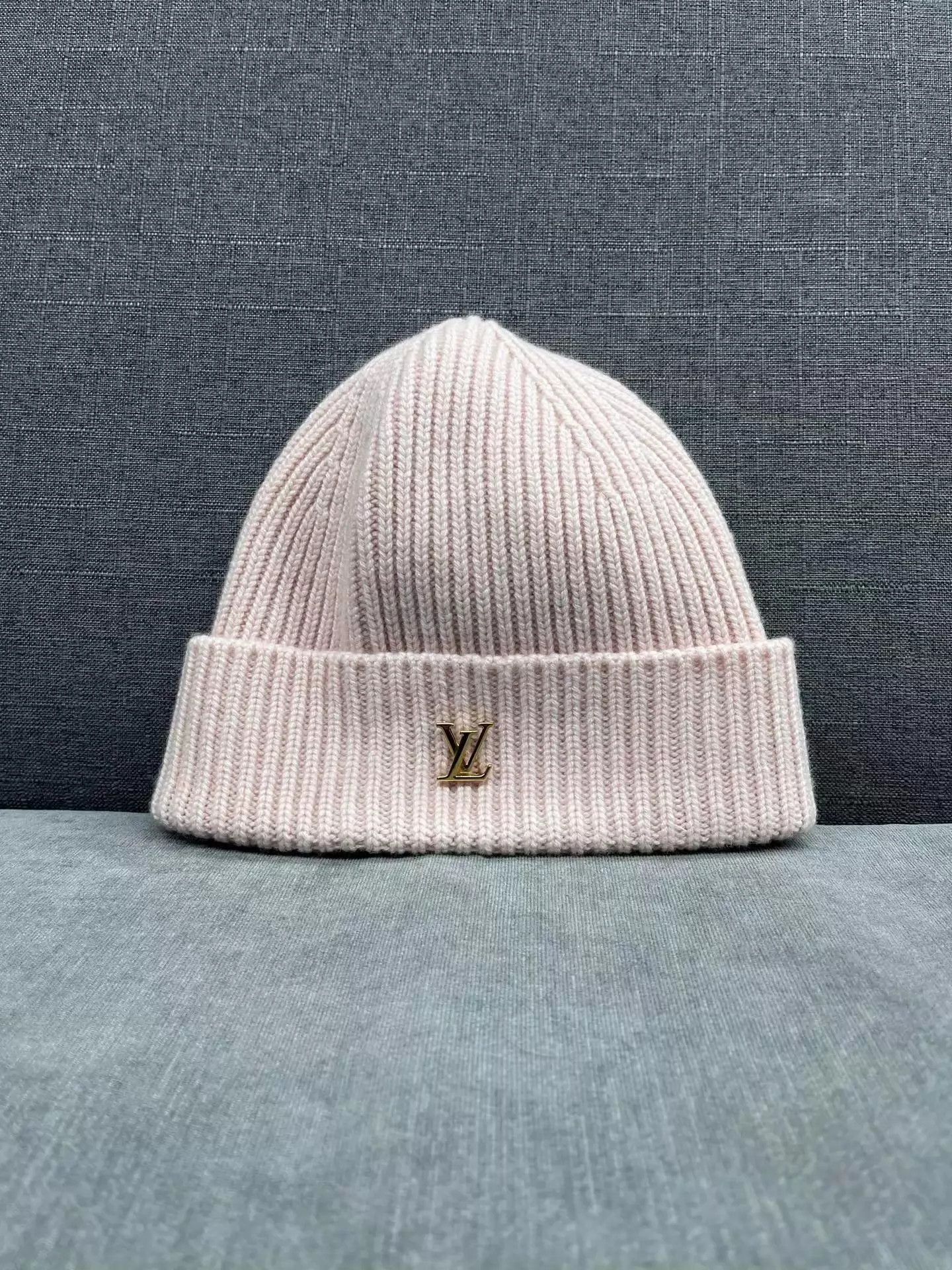 Louis Vuitton Louis Vuitton pink knit beanie 99 new 1999 Size ONE SIZE - 1 Thumbnail