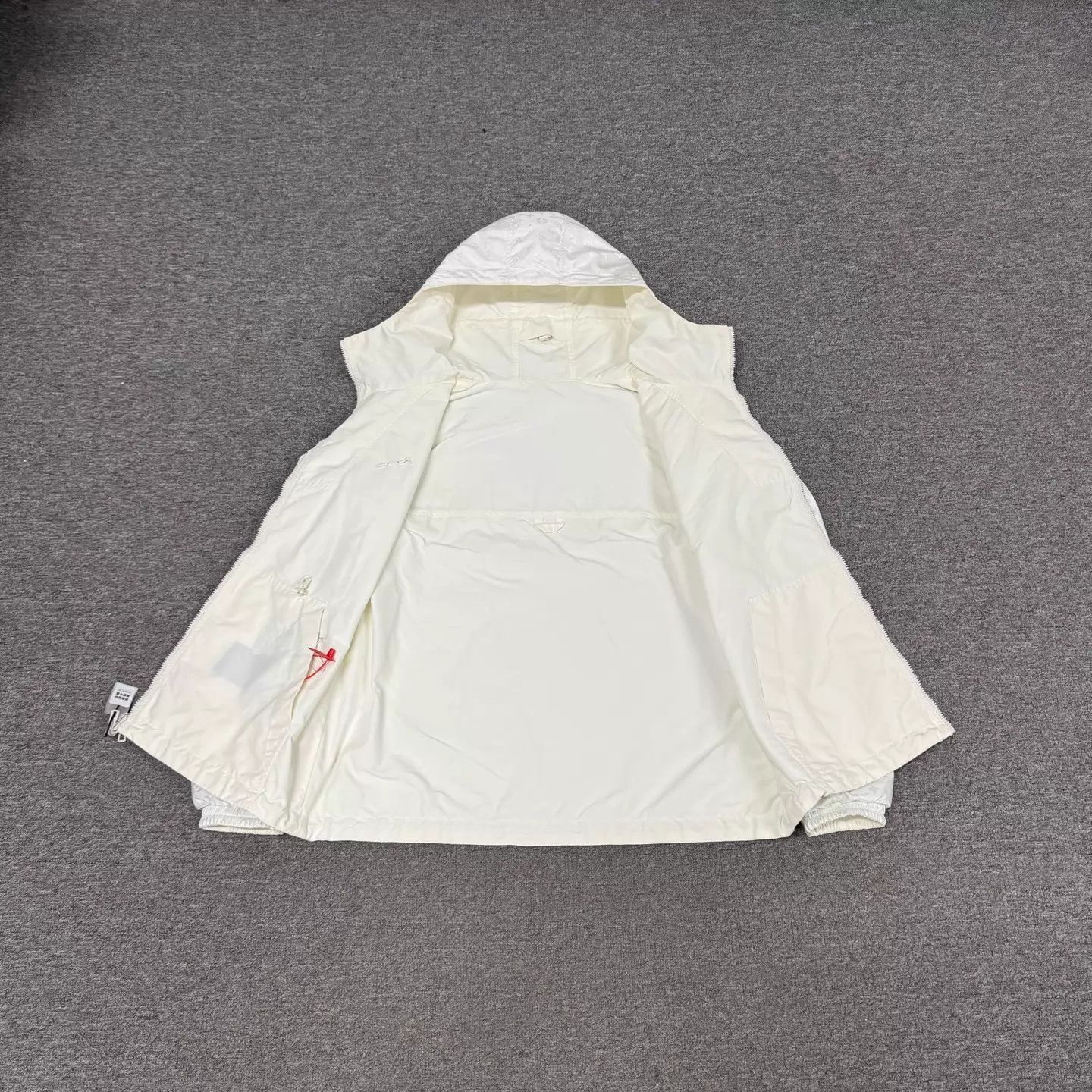 Louis Vuitton LV double-sided Monogram white hooded jacket size52 Size US L / EU 52-54 / 3 - 2 Thumbnail
