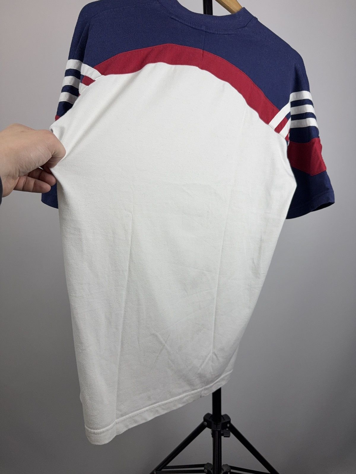 Adidas Retro Vintage Adidas V Neck T-Shirt 90s Stripes Logo Tee Size US M / EU 48-50 / 2 - 14 Thumbnail