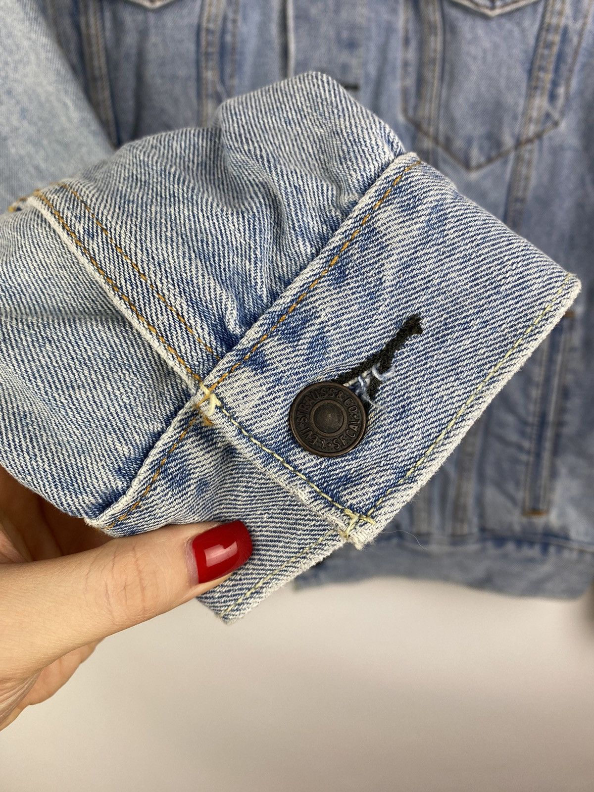 Levi's Levi’s men’s denim trucker jacket size L light blue Size US L / EU 52-54 / 3 - 12 Thumbnail