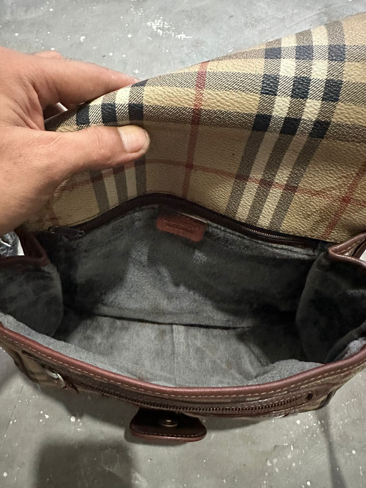 Burberry × Vintage Vintage Burberry Nova Check Crossbody/ Sling Bag Size ONE SIZE - 14 Thumbnail