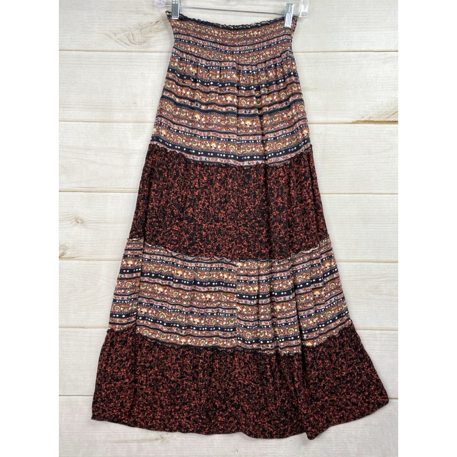 Cos VINTAGE Mossimo Supply Co S Maxi Skirt Red Blue Floral Smocked Waist Pull On Boho Rayon Size 28" / US 6 / IT 42 - 7 Thumbnail