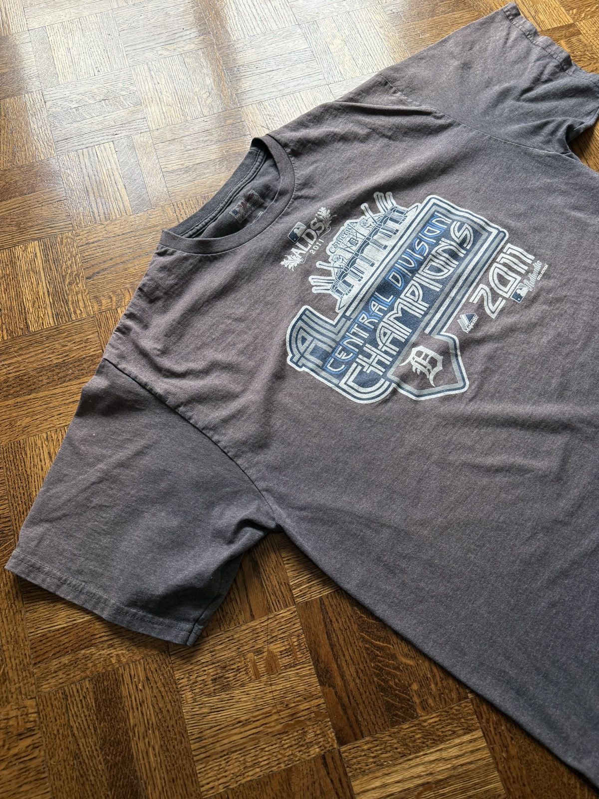 Vintage 2011 Detroit Tigers Division Champions Graphic Tee Size US XL / EU 56 / 4 - 5 Thumbnail